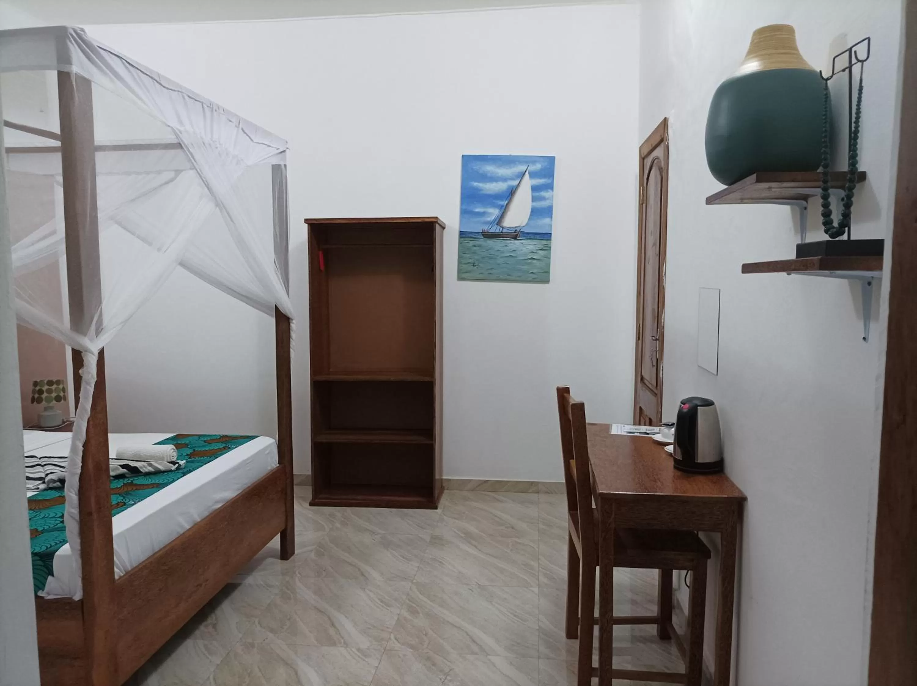 TV/Entertainment Center in Zanzicrown