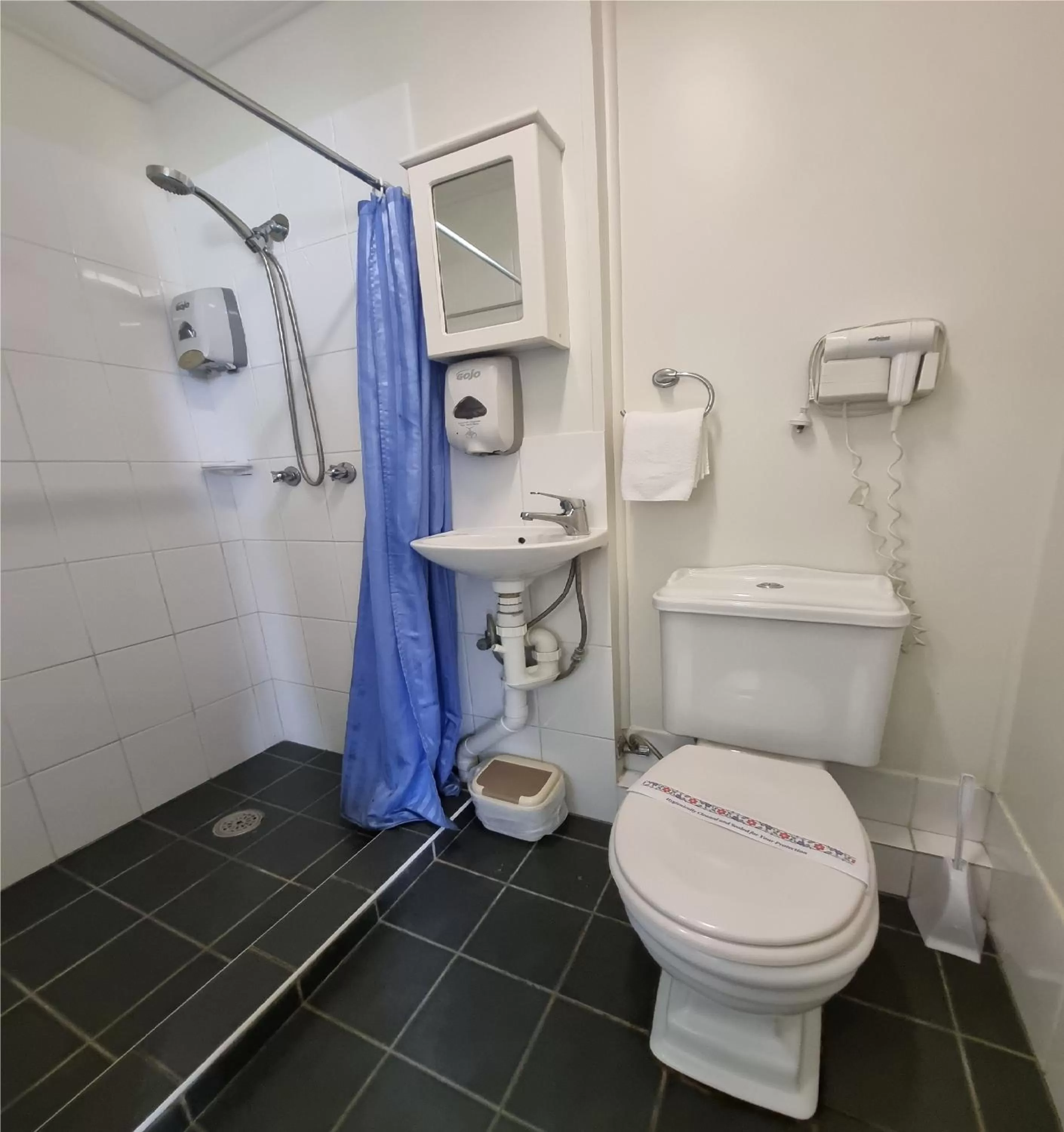 Bathroom in Park Drive Motel