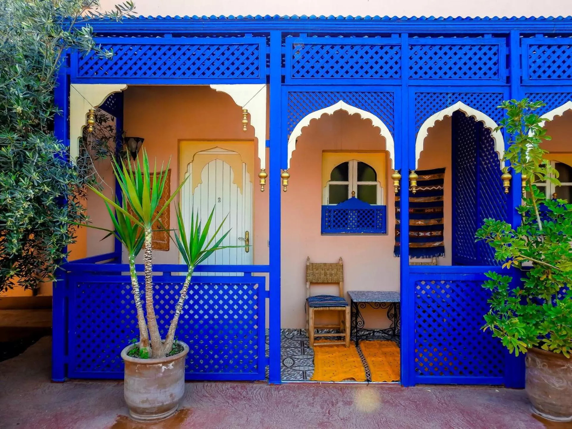 Facade/entrance in Le Bleu House