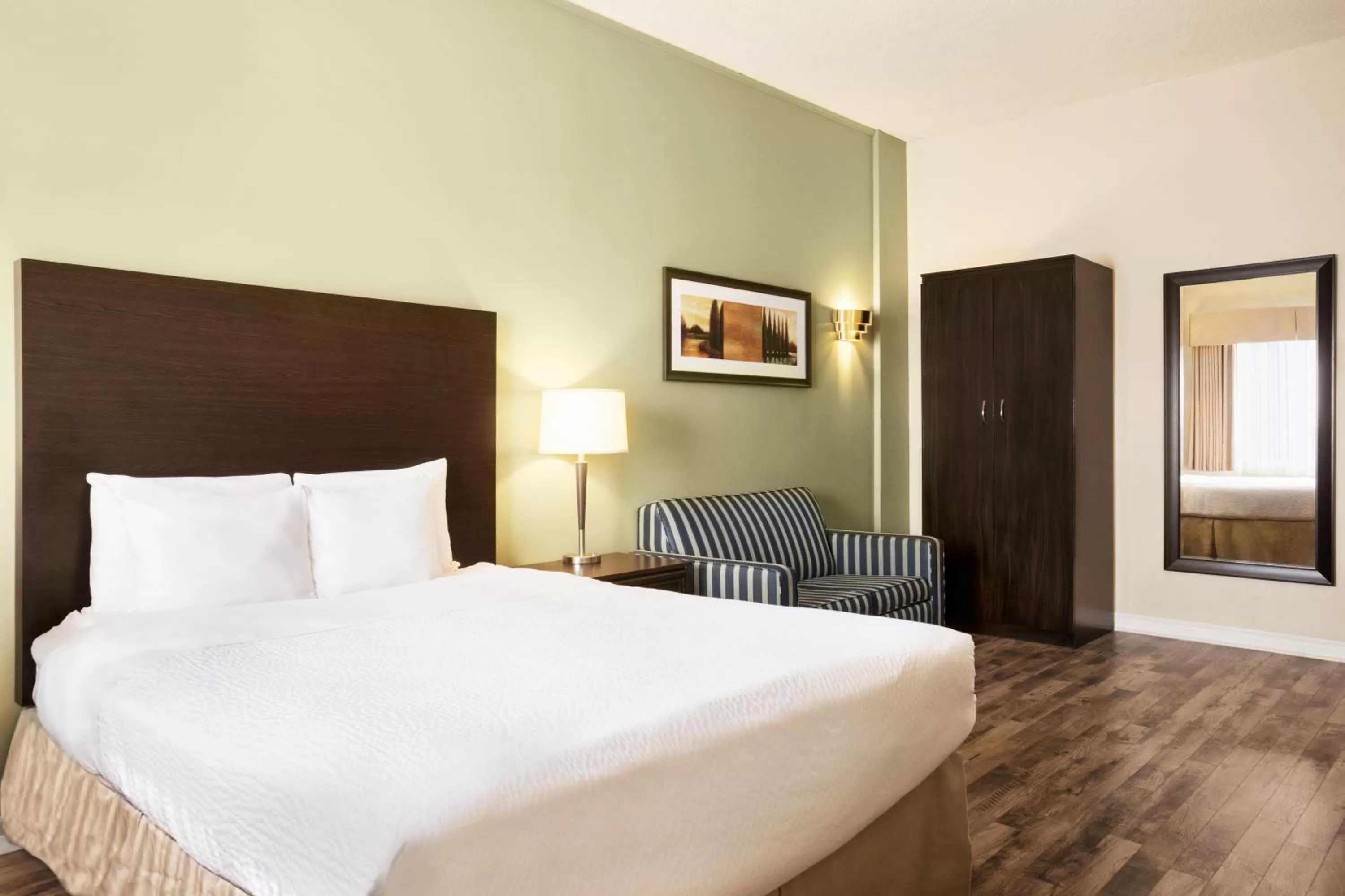 Bed in Days Inn by Wyndham Ste. Helene-de-Bagot