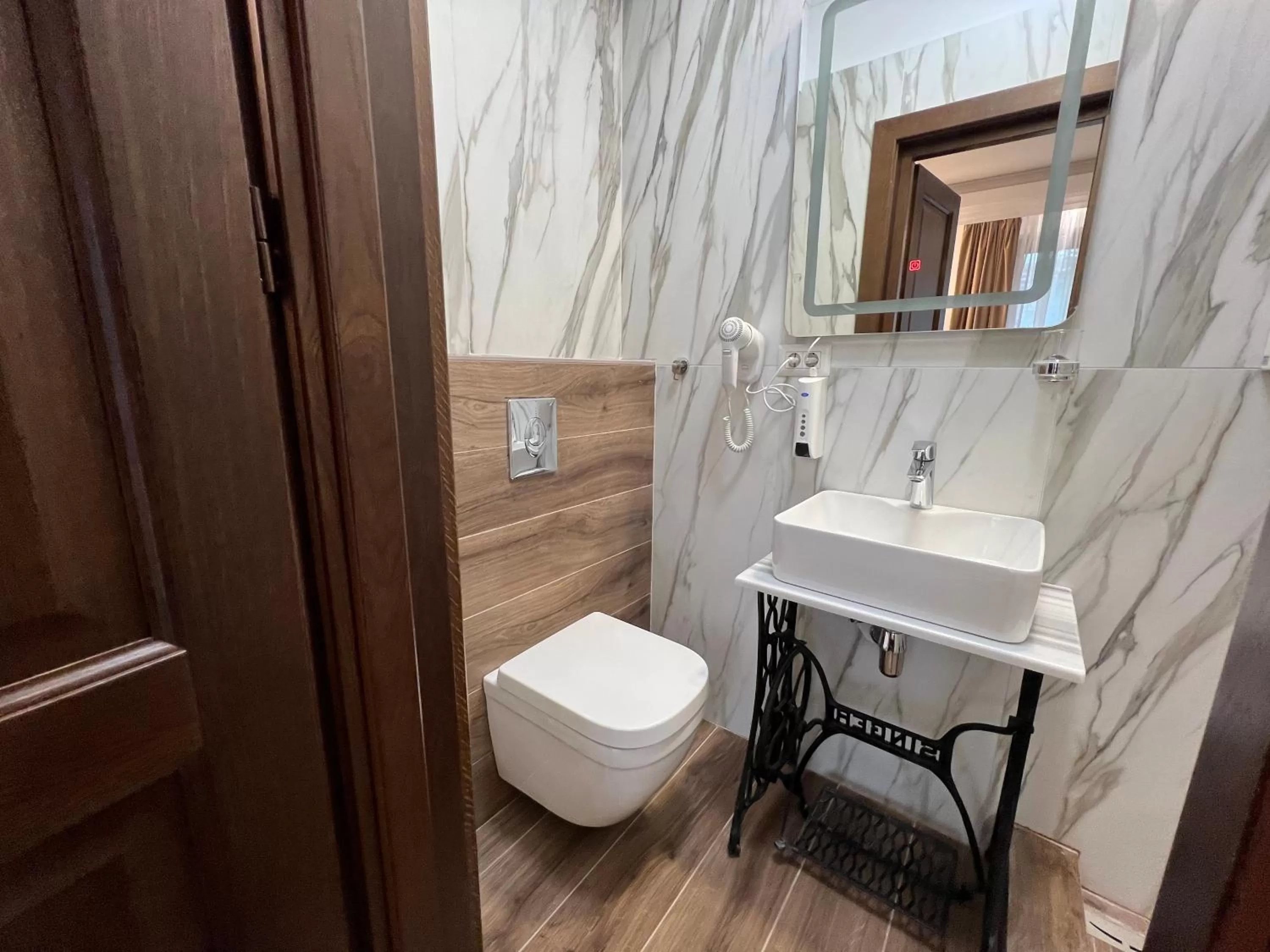 Bathroom in Hotel Boutique Cathedral Plaza Residences room for rent downtown