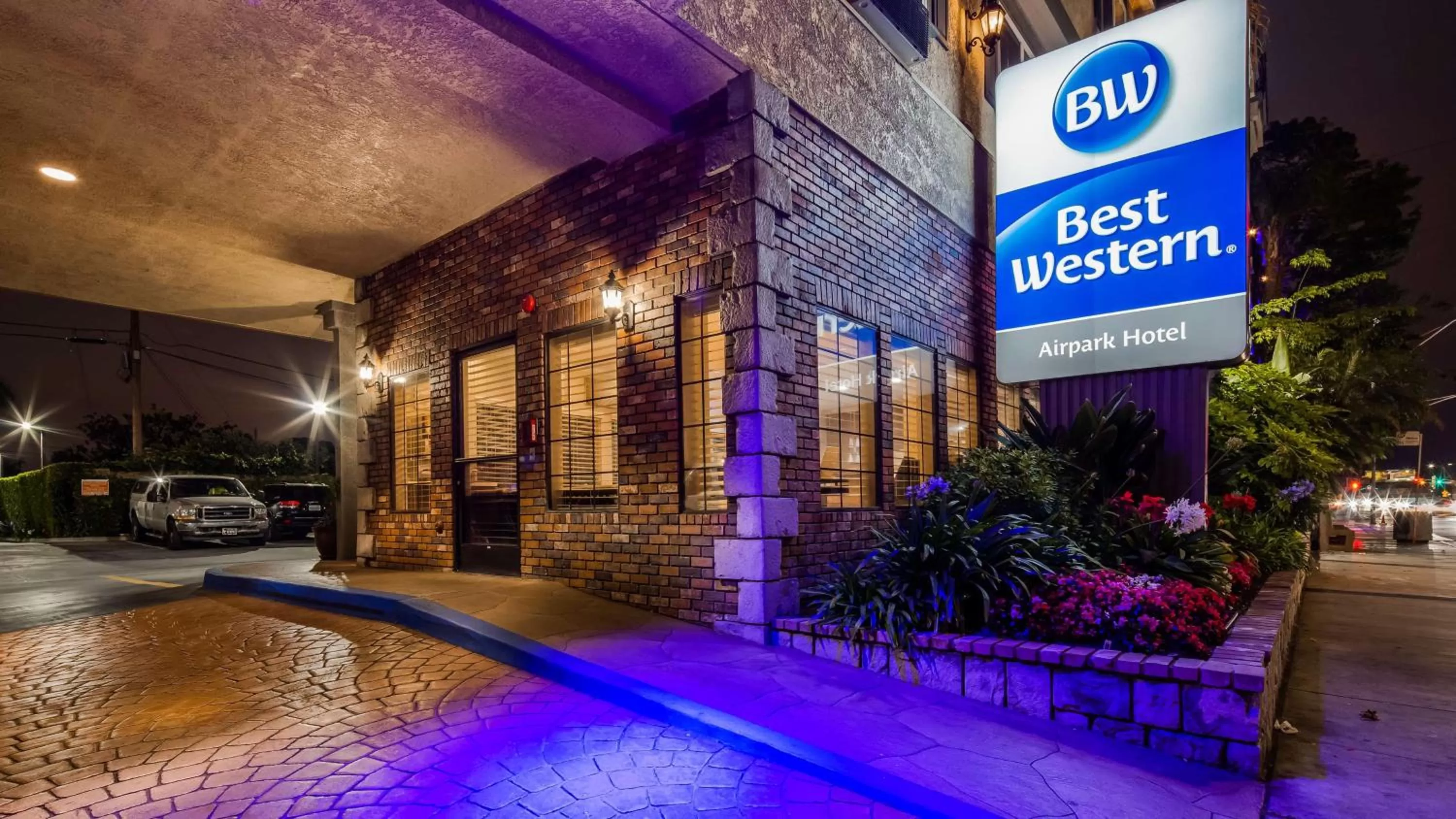 Property building in Best Western Airpark Hotel - Los Angeles LAX Airport