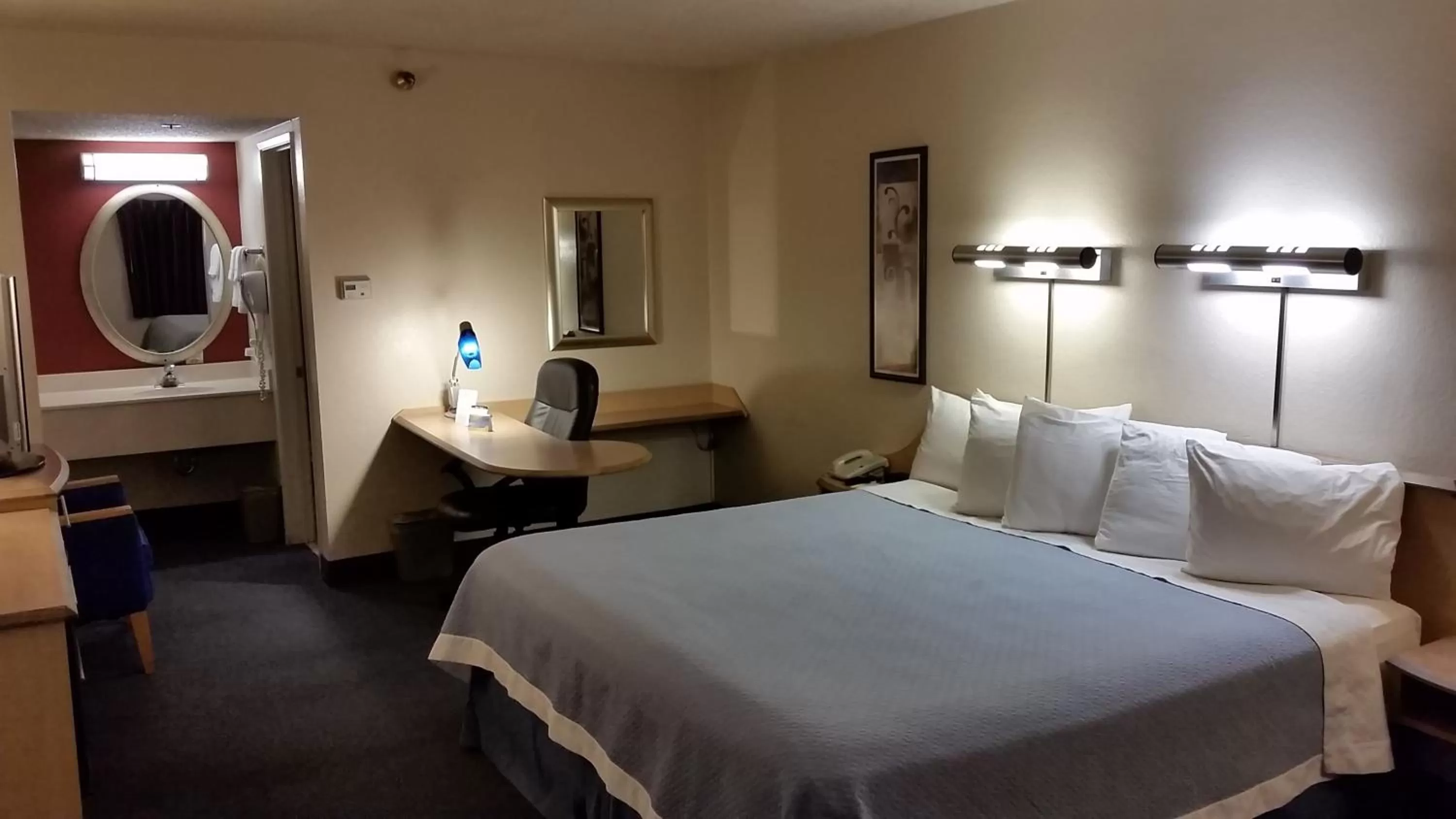 Photo of the whole room, Bed in Days Inn by Wyndham Buena Park Anaheim