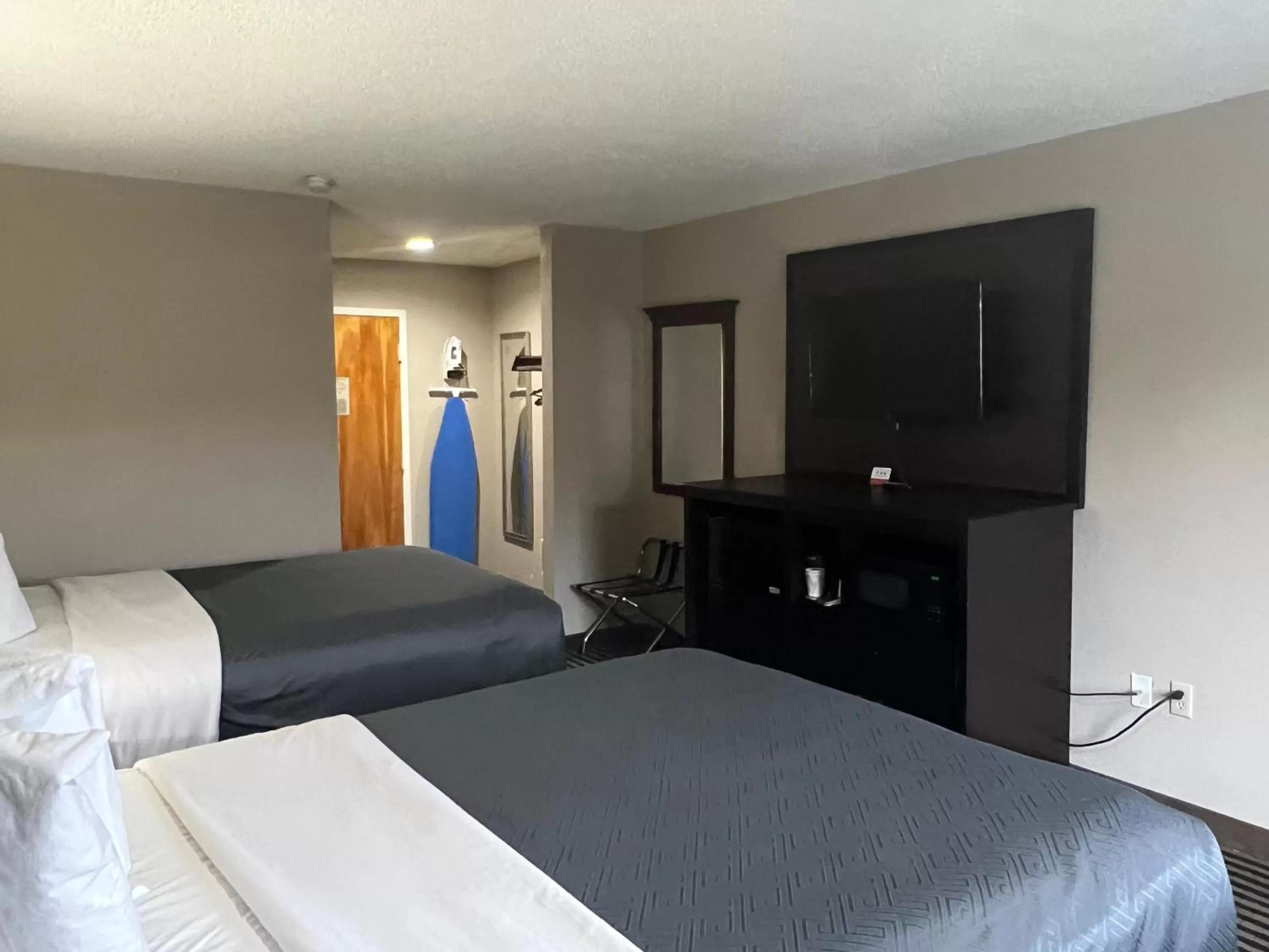 Bed in Econo Lodge Florence - Darlington