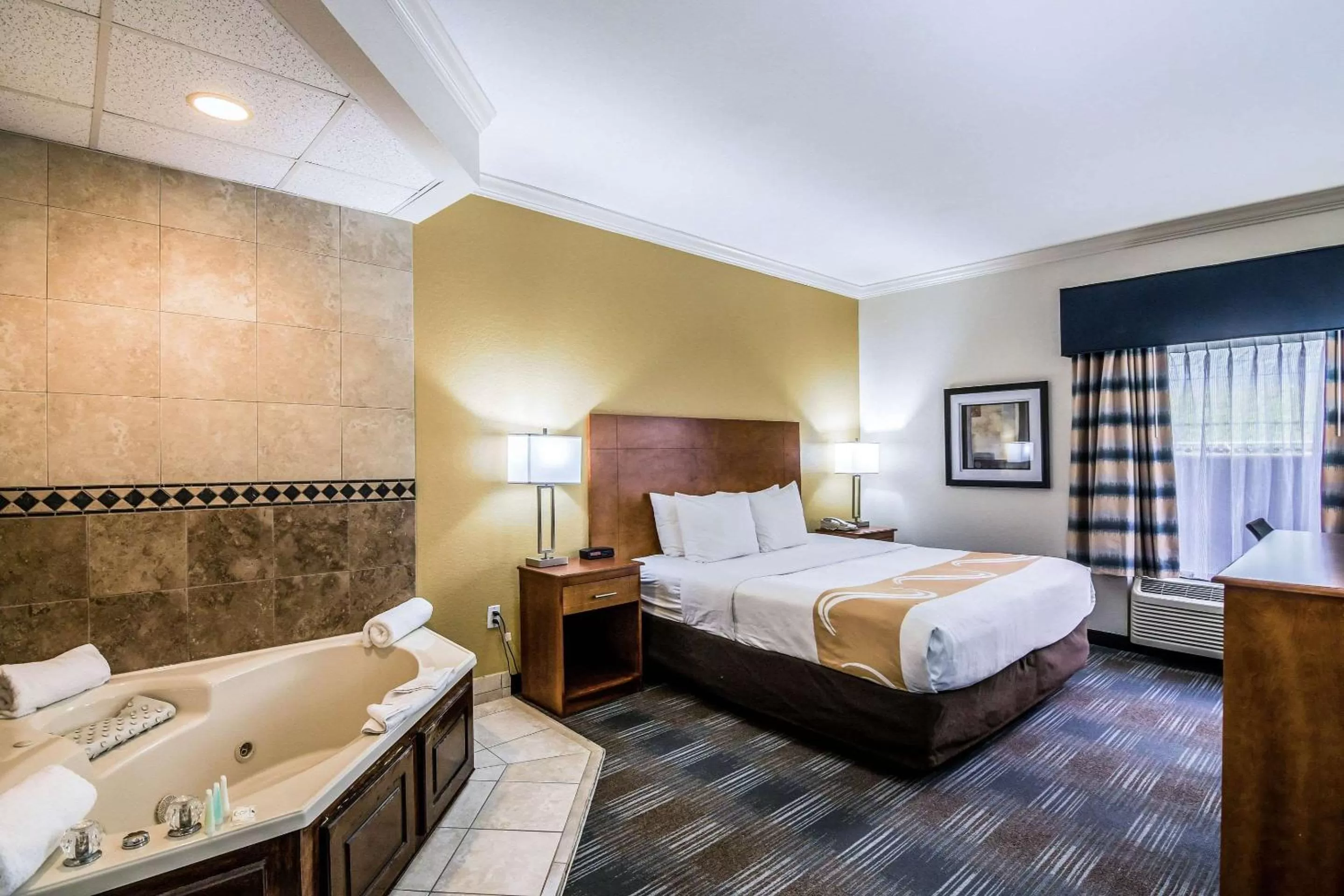 Photo of the whole room, Bed in Quality Inn Alexander City