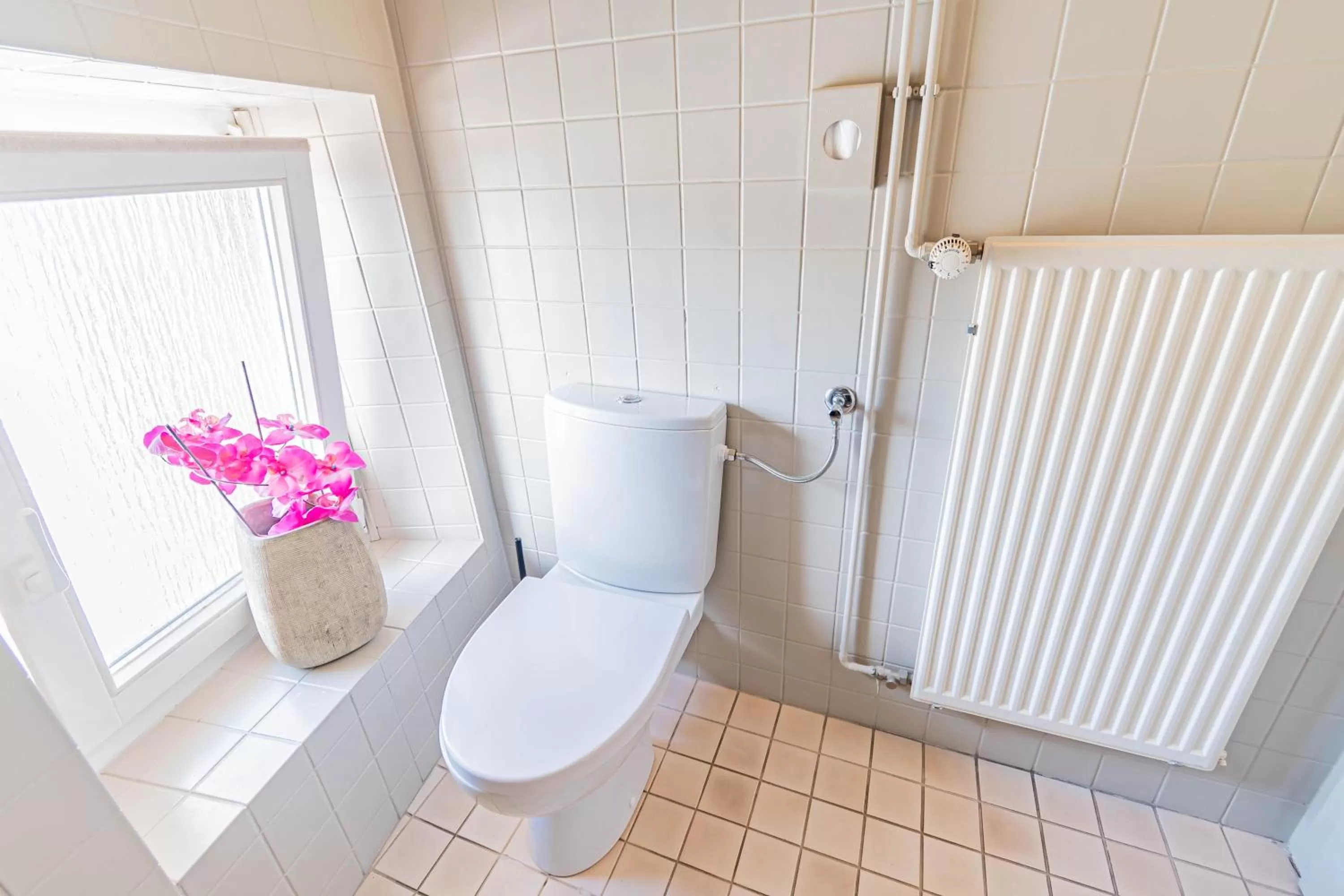 Toilet, Bathroom in Hôtel Le Petit Poète
