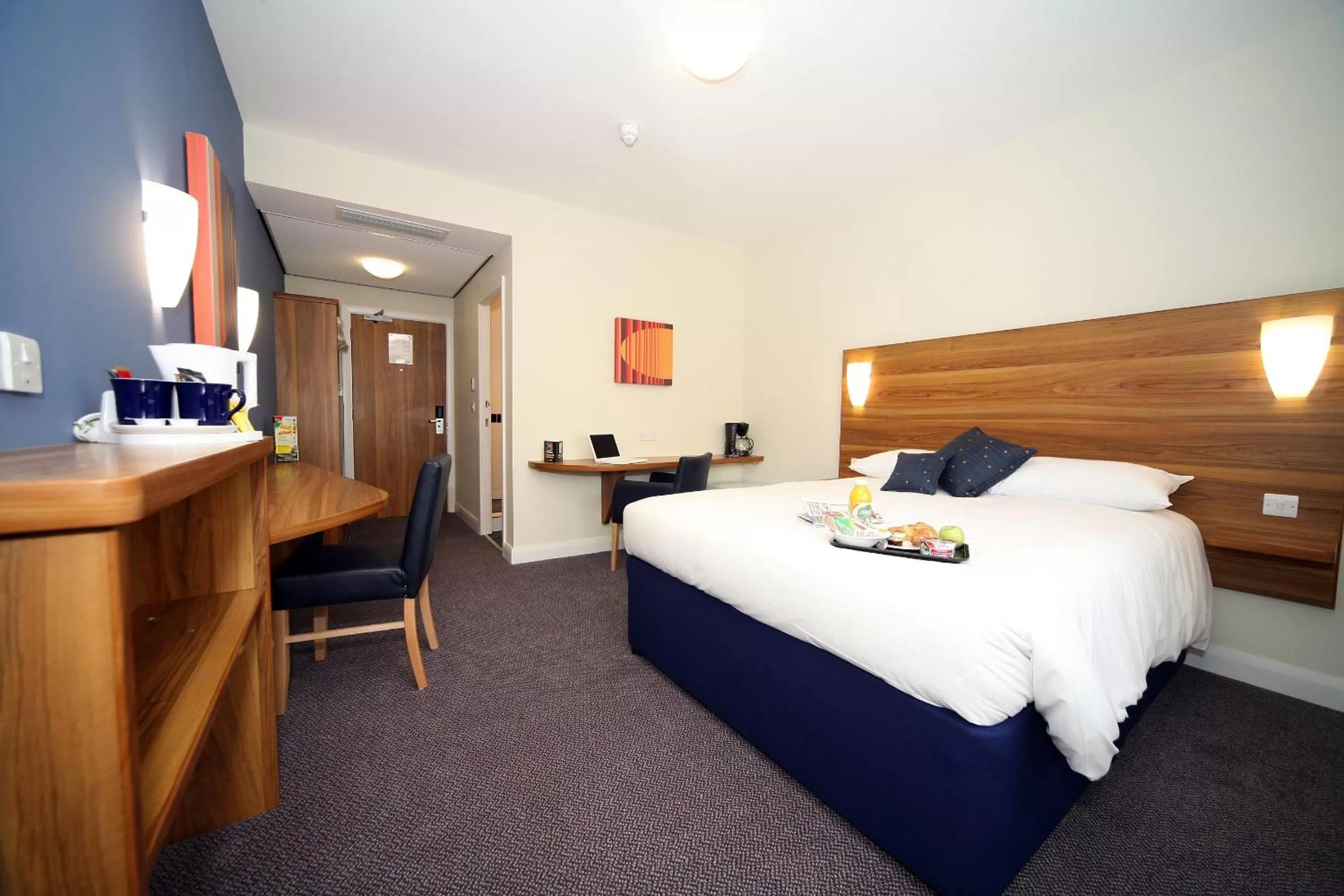 Photo of the whole room, Bed in Days Inn Corley NEC - M6