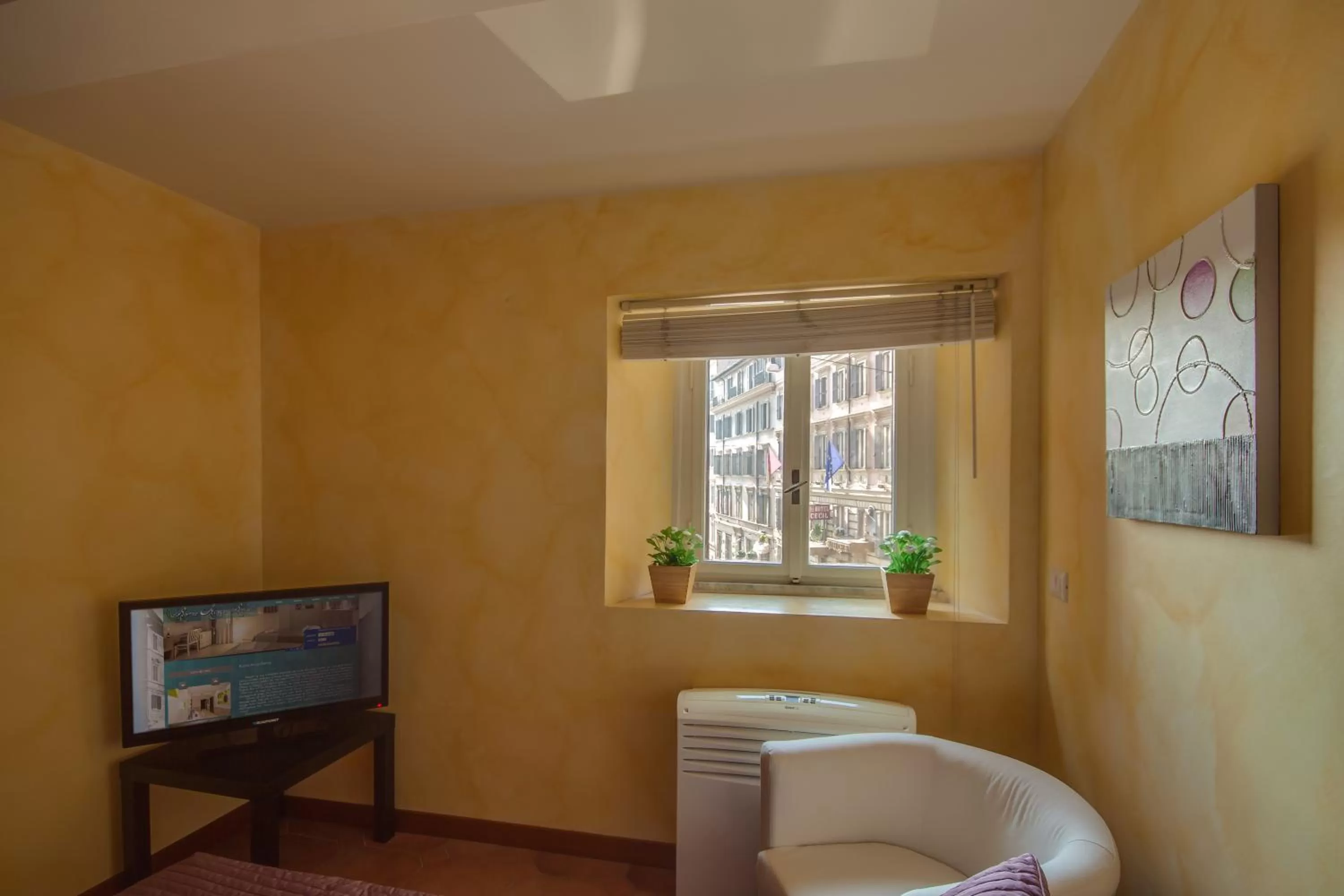 Decorative detail in Rome Kings Suite