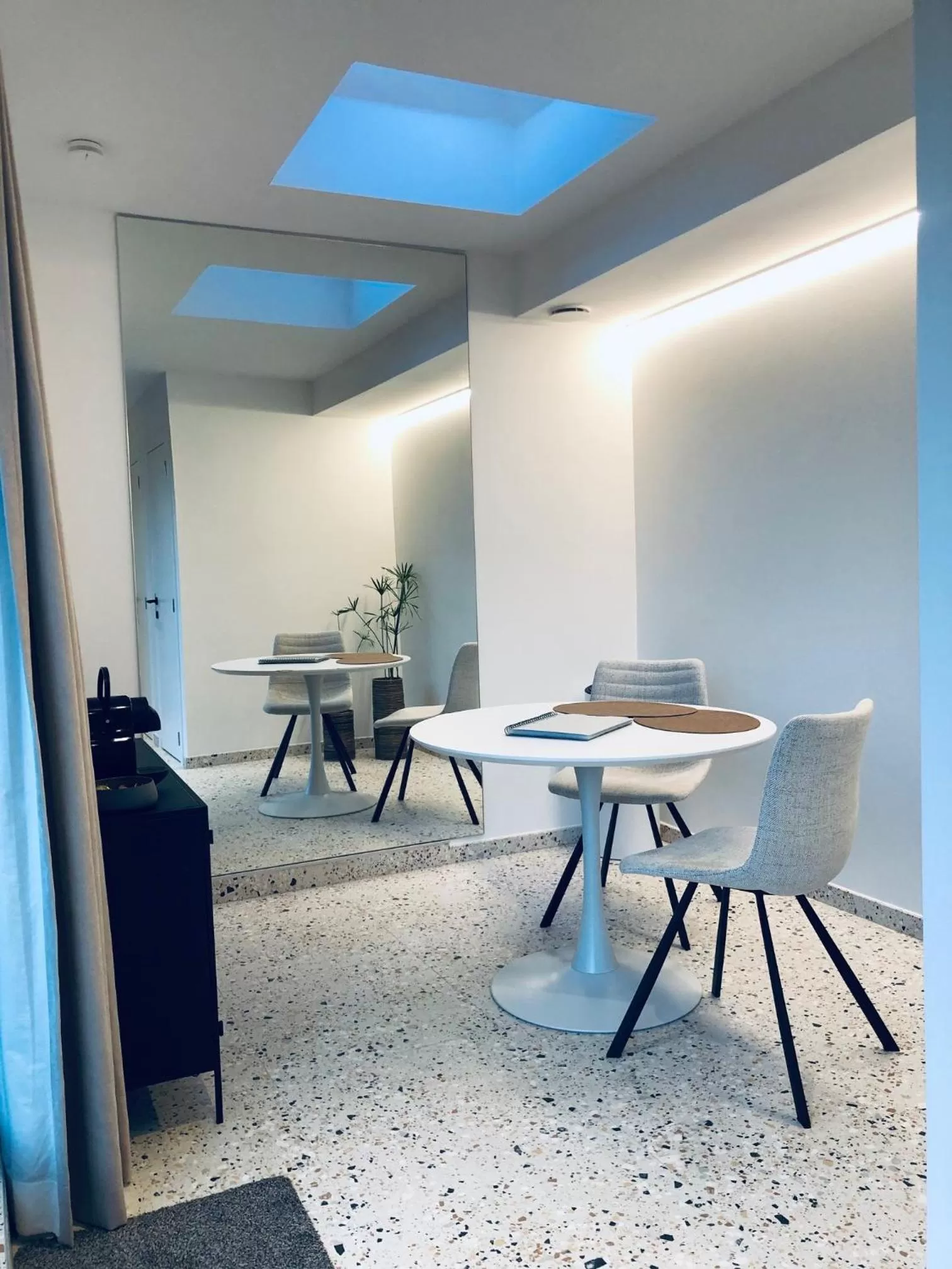 Dining area in Suites Le Porte-Bonheur