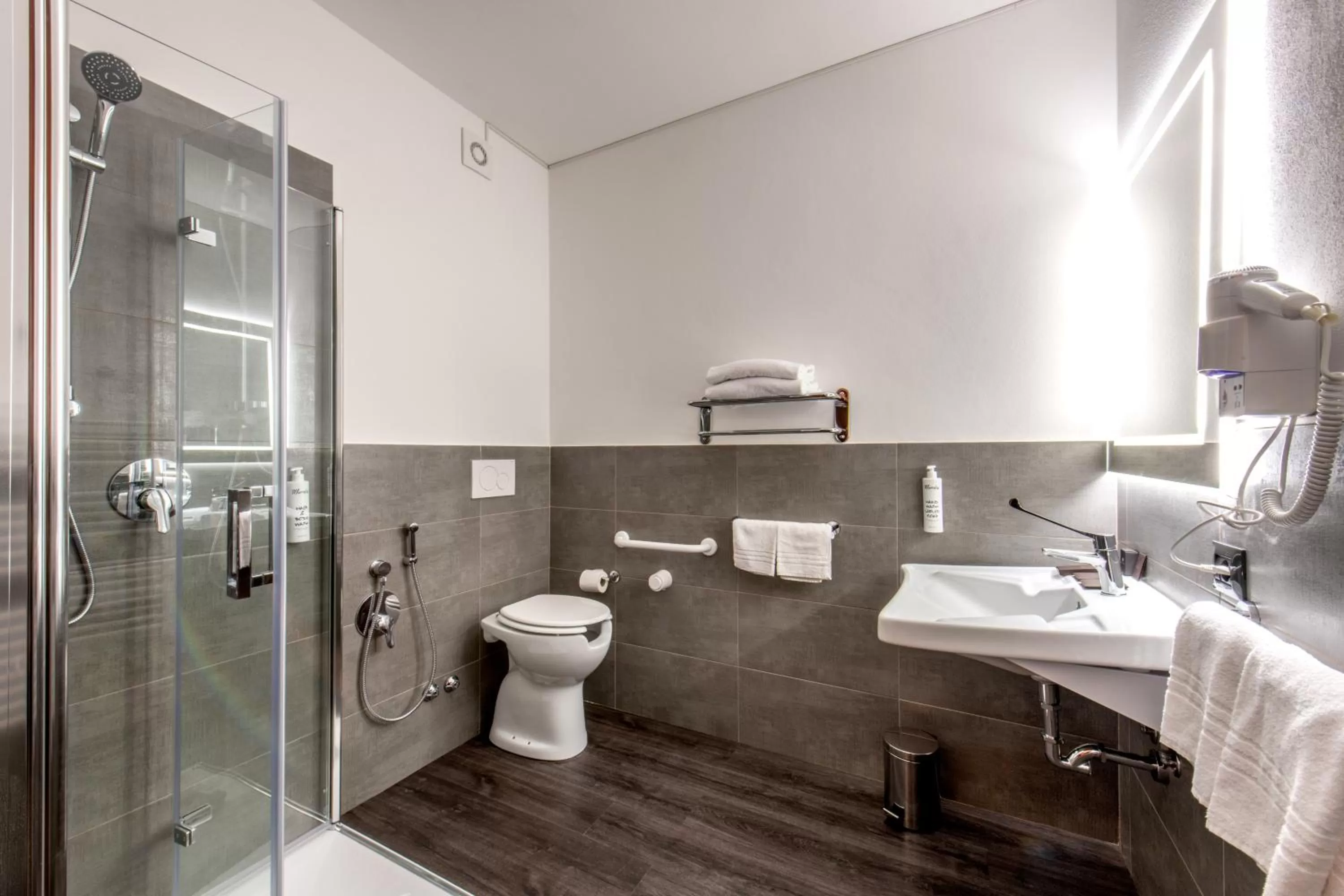 Shower in Muraless Art Hotel - WorldHotels Crafted