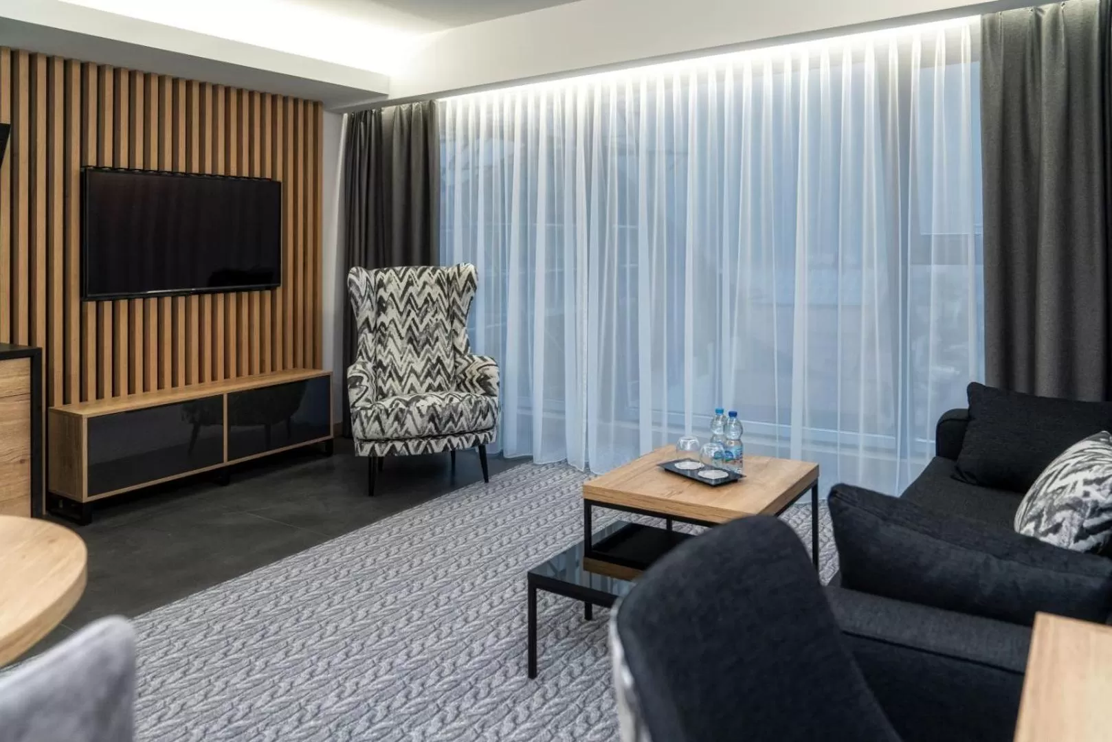 Communal lounge/ TV room in Hotel META Resort & Vine SPA