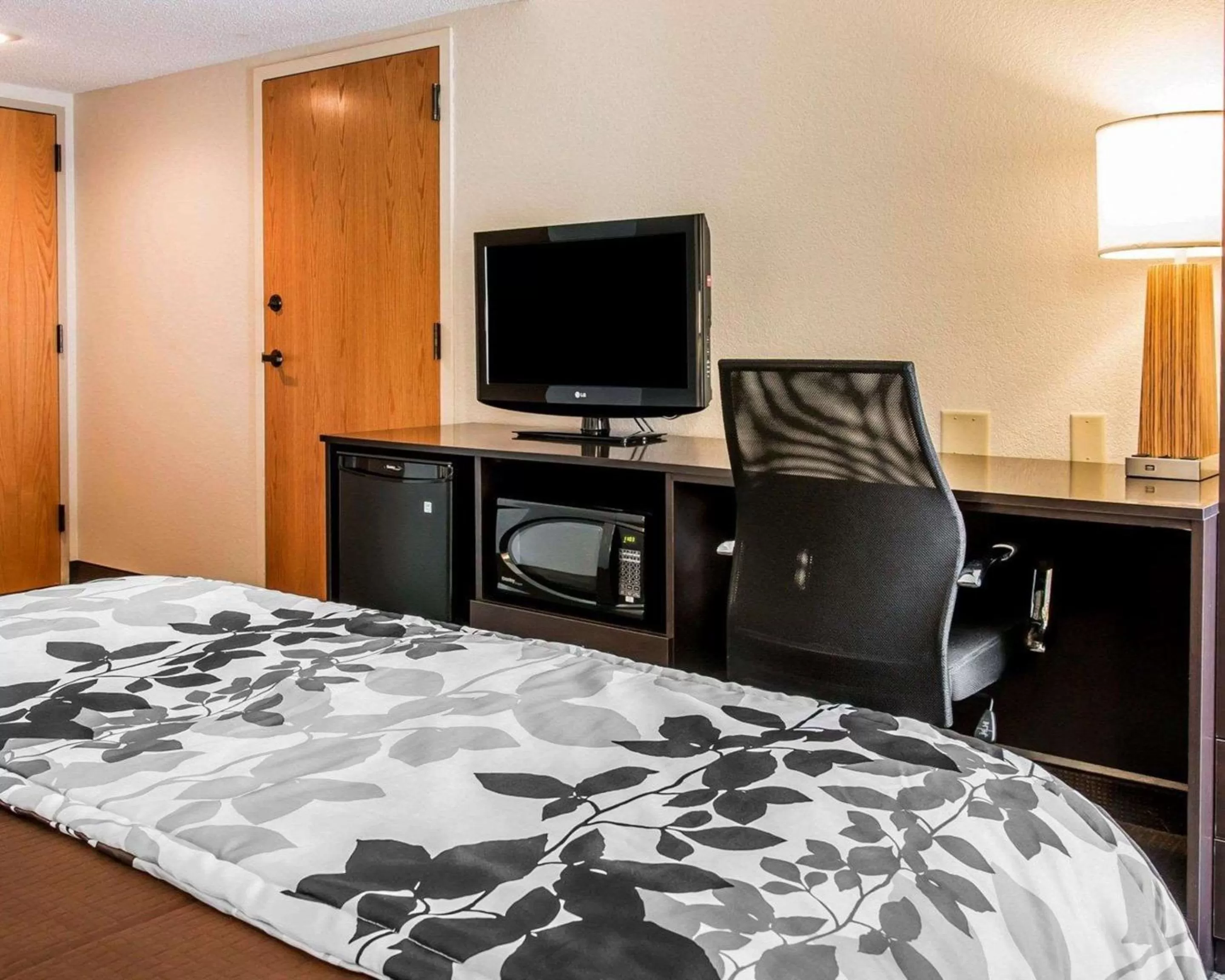 Photo of the whole room, Bed in Sleep Inn