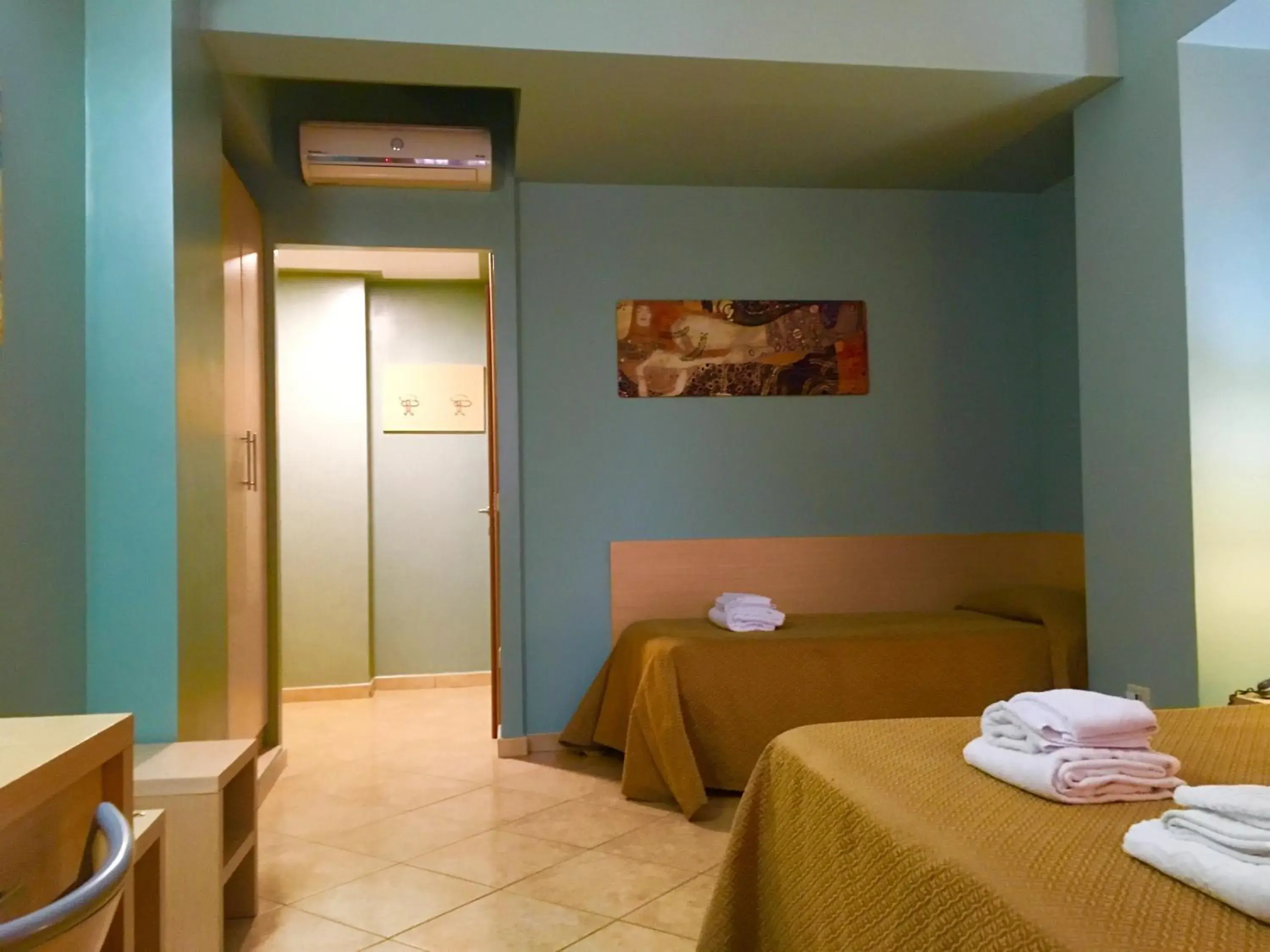 Quadruple Room with Shower in Hotel Villa Mare Quadruple Room with Shower in Hotel Villa Mare