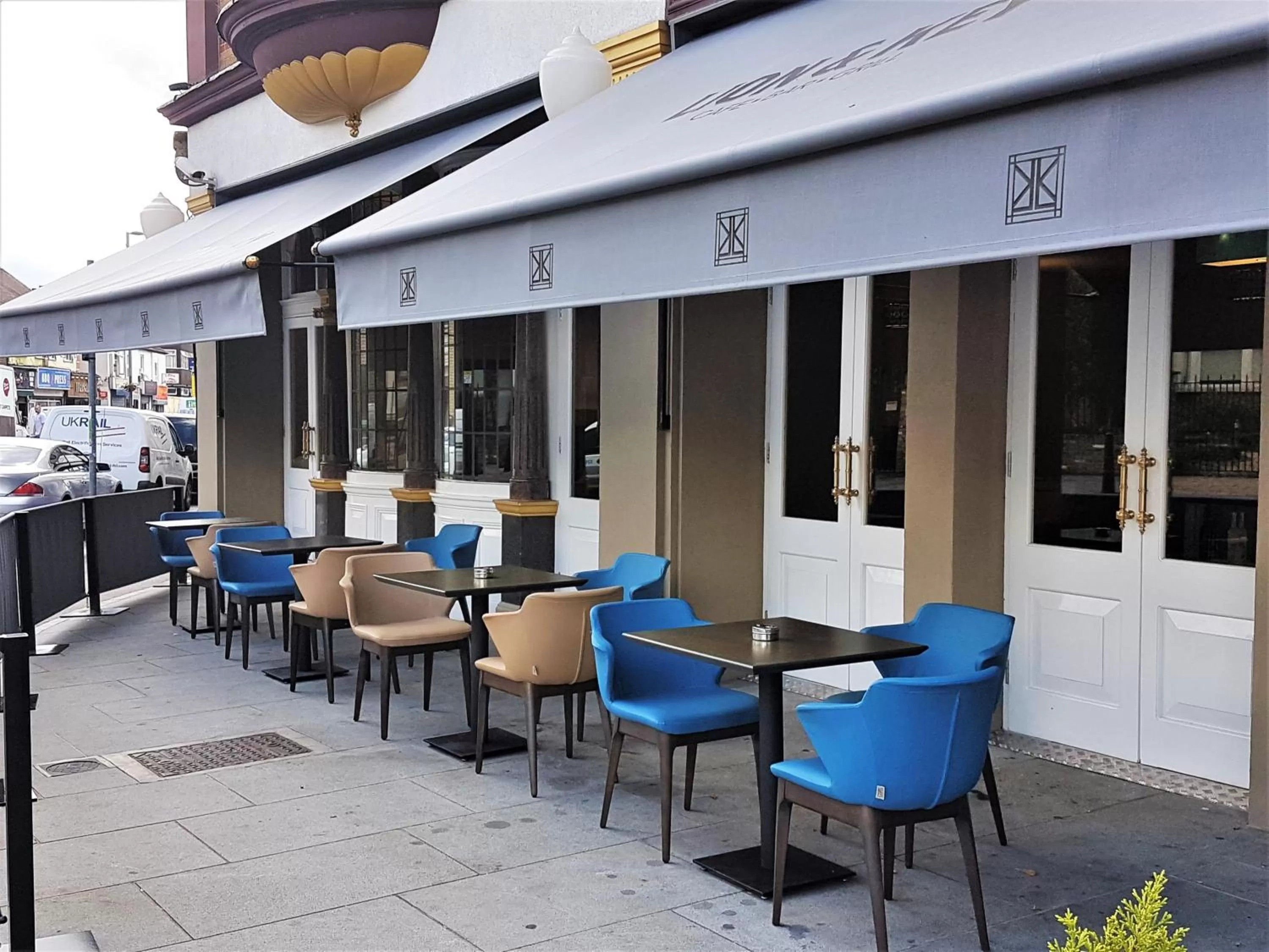 Restaurant/places to eat in The Lion & Key Hotel