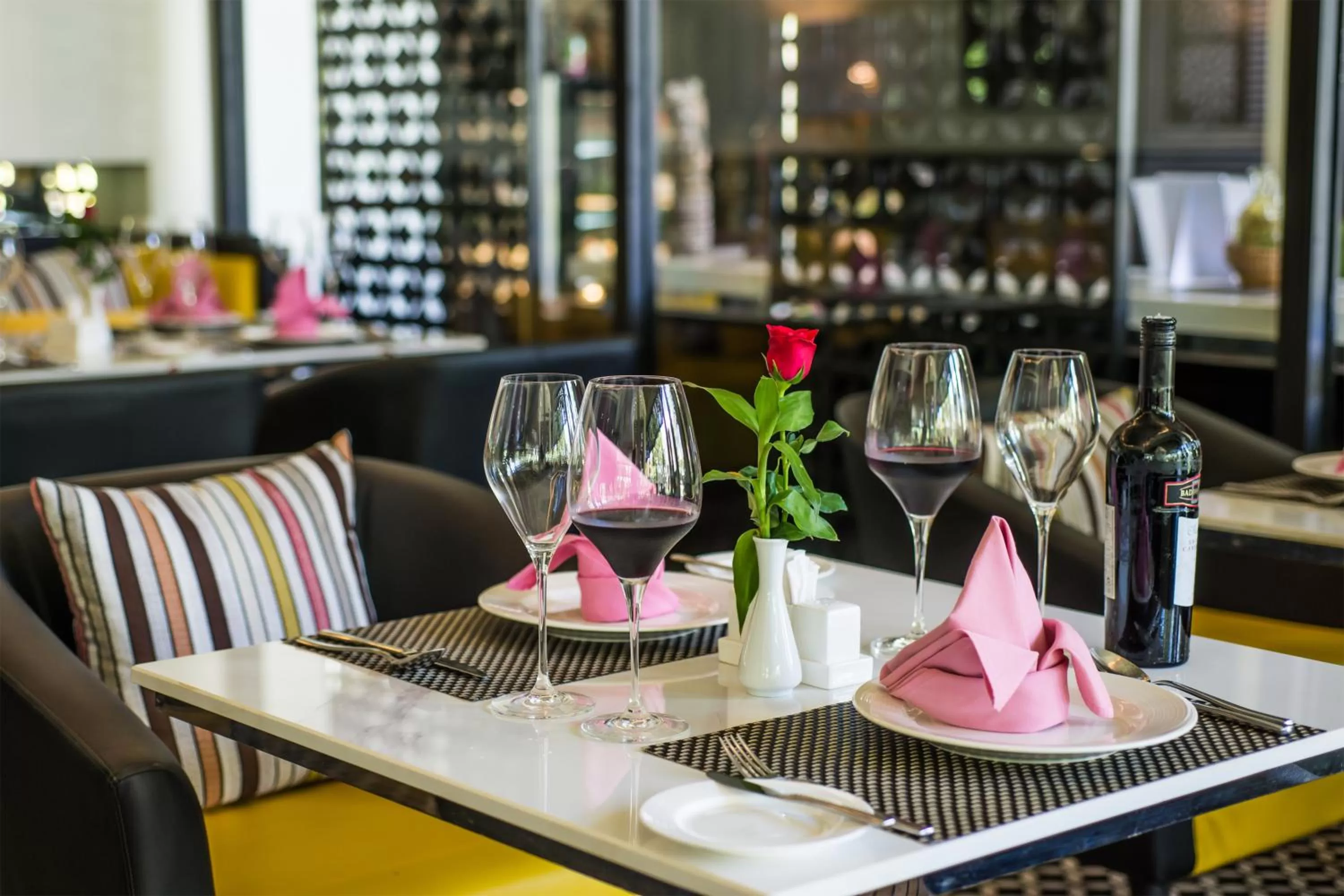 Restaurant/places to eat in Metta Residence & Spa