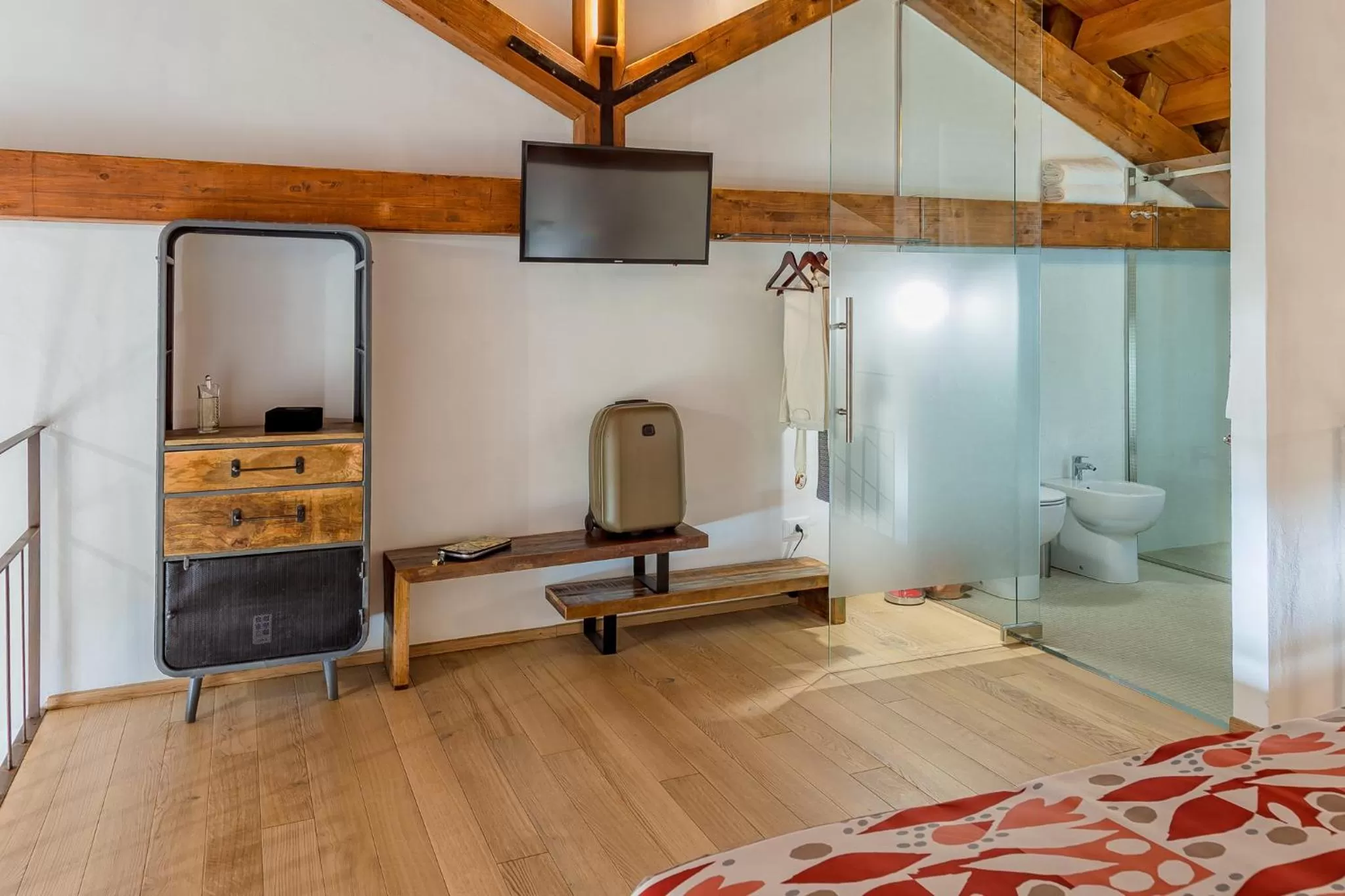 Bathroom, Bed in Le Maestranze Deluxe Rooms