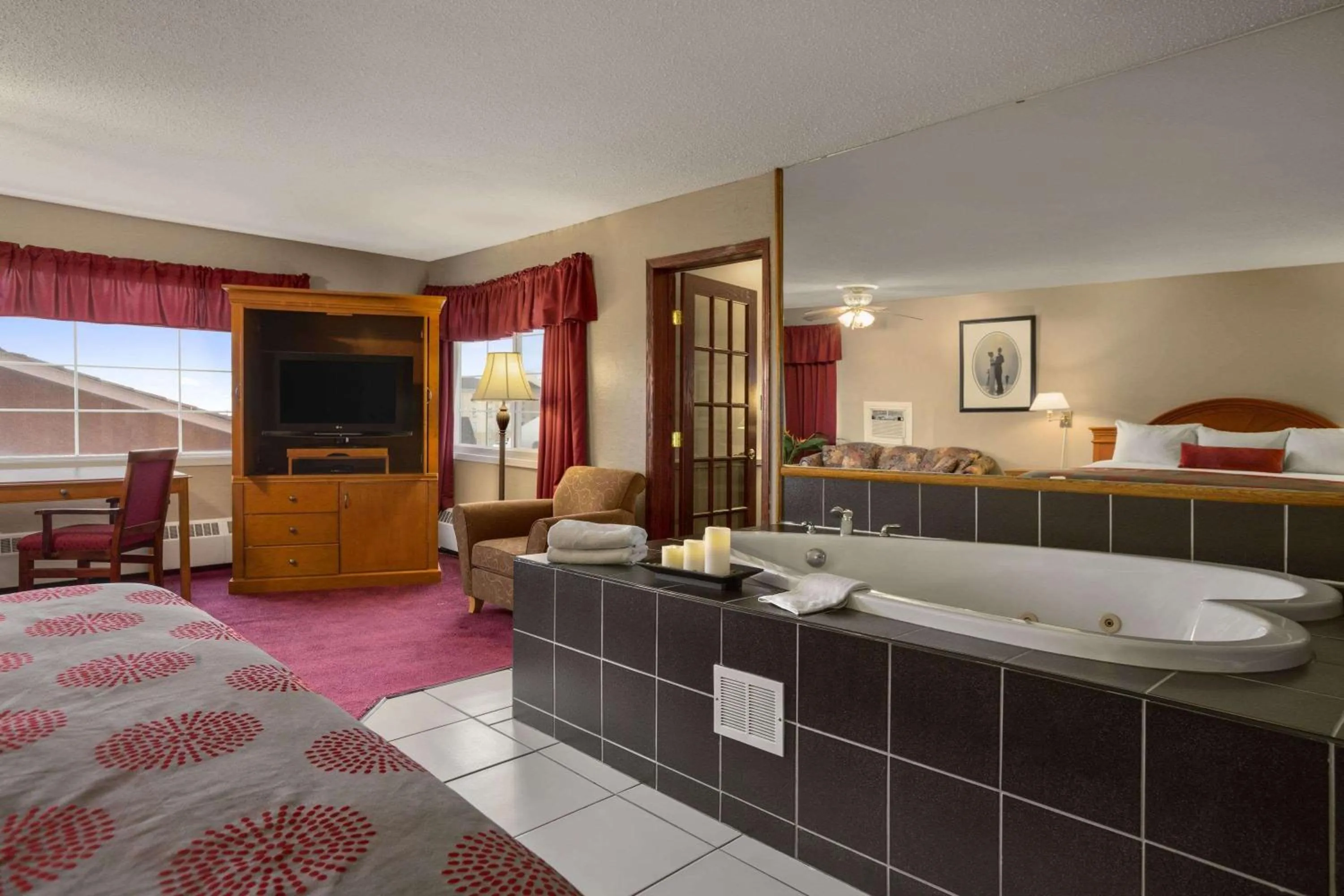 Photo of the whole room in South Hill Lodge