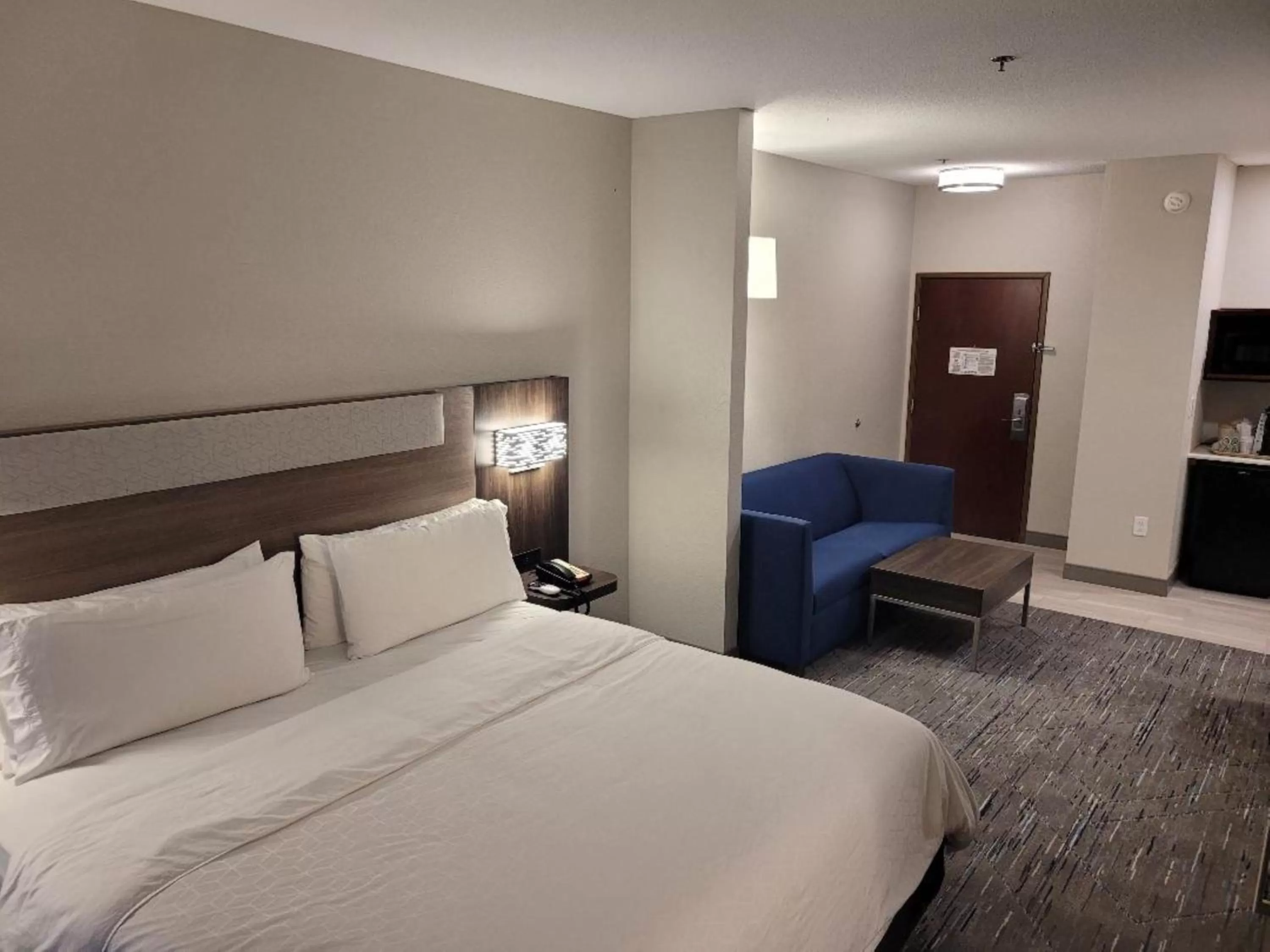 Photo of the whole room, Bed in Holiday Inn Express Hotel & Suites Starkville, an IHG Hotel