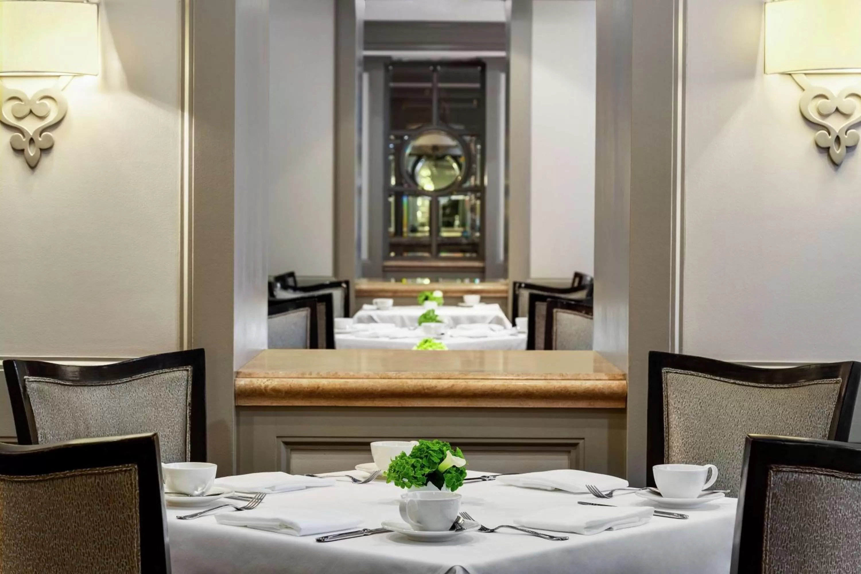 Restaurant/places to eat in Hilton Checkers Los Angeles