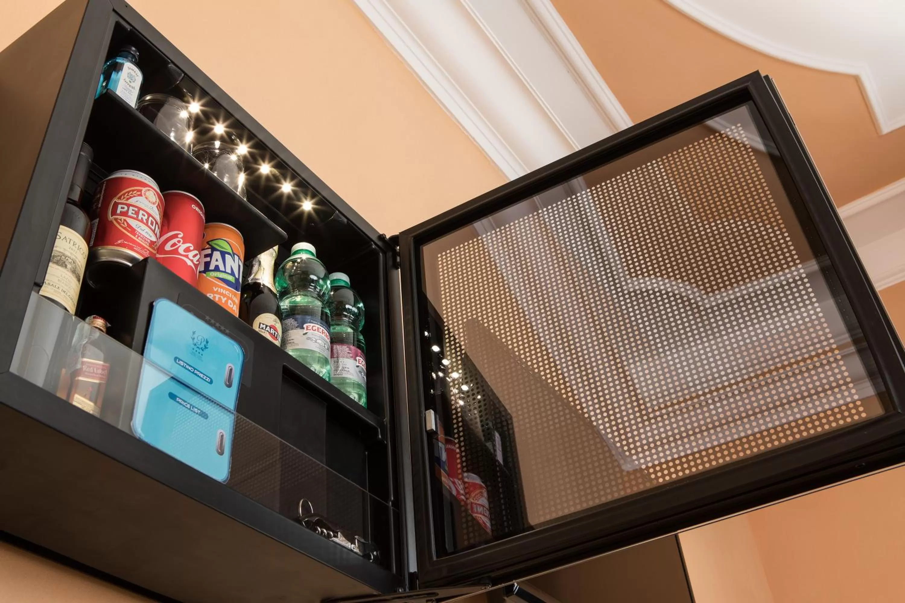 Restaurant/places to eat in Golden Tulip Rome Piram