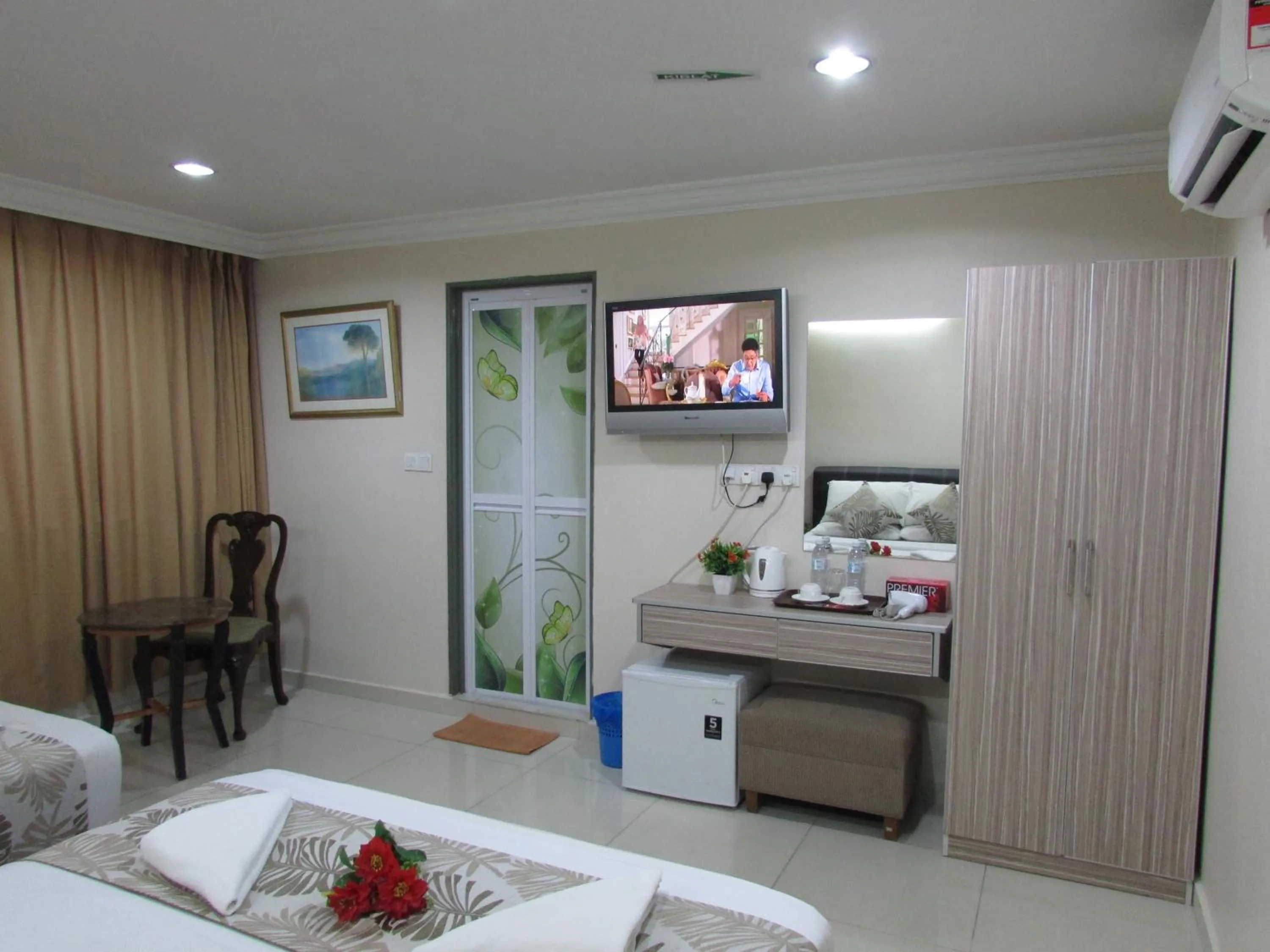 Bedroom, Bed in Safari Hotel