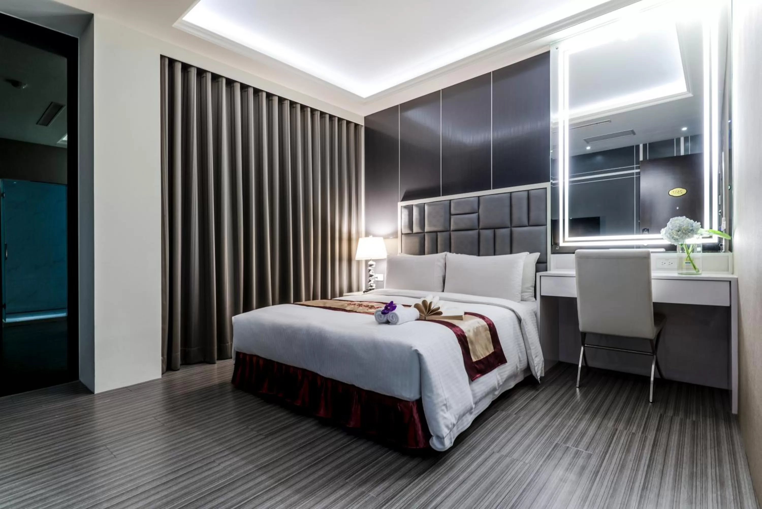 bunk bed, Bed in Harmonious Hotel