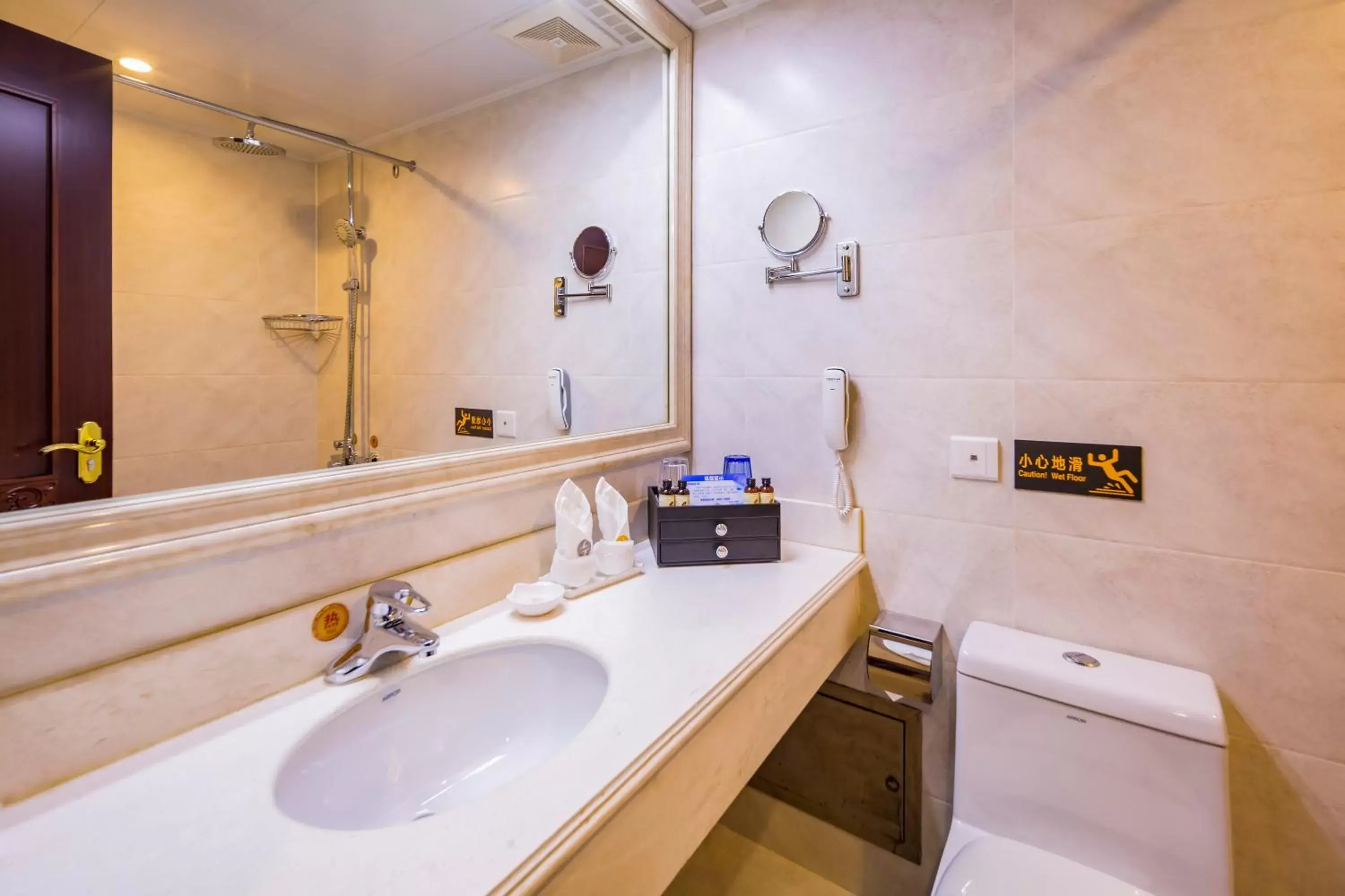 Executive King Room in Beijing Commercial Business Hotel Executive King Room in Beijing Commercial Business Hotel