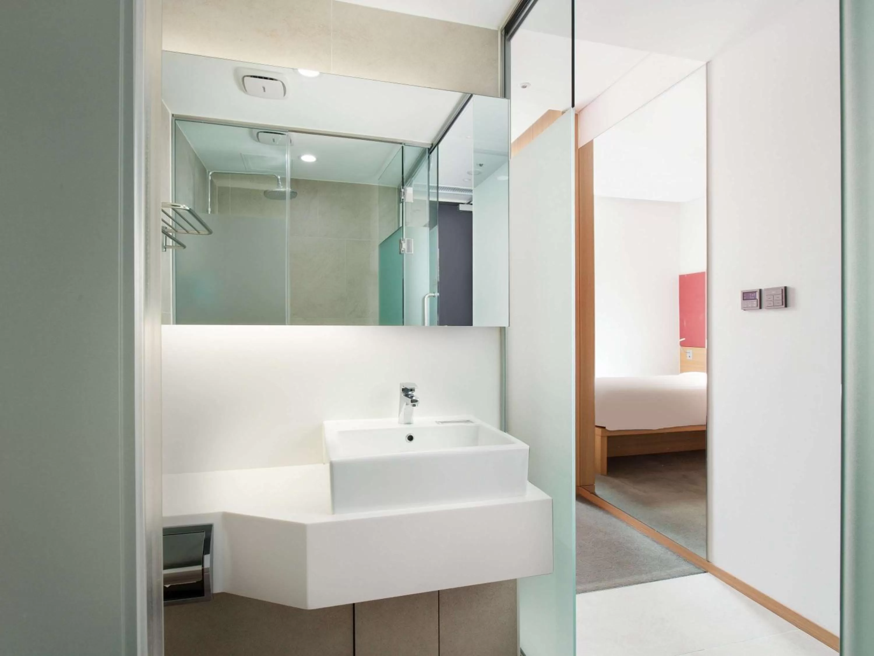 Photo of the whole room in Travelodge Dongdaemun Seoul