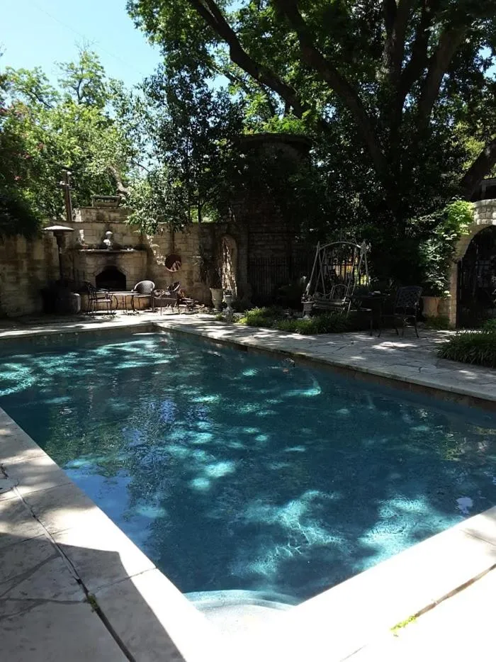 Swimming Pool in Strickland Arms Bed and Breakfast