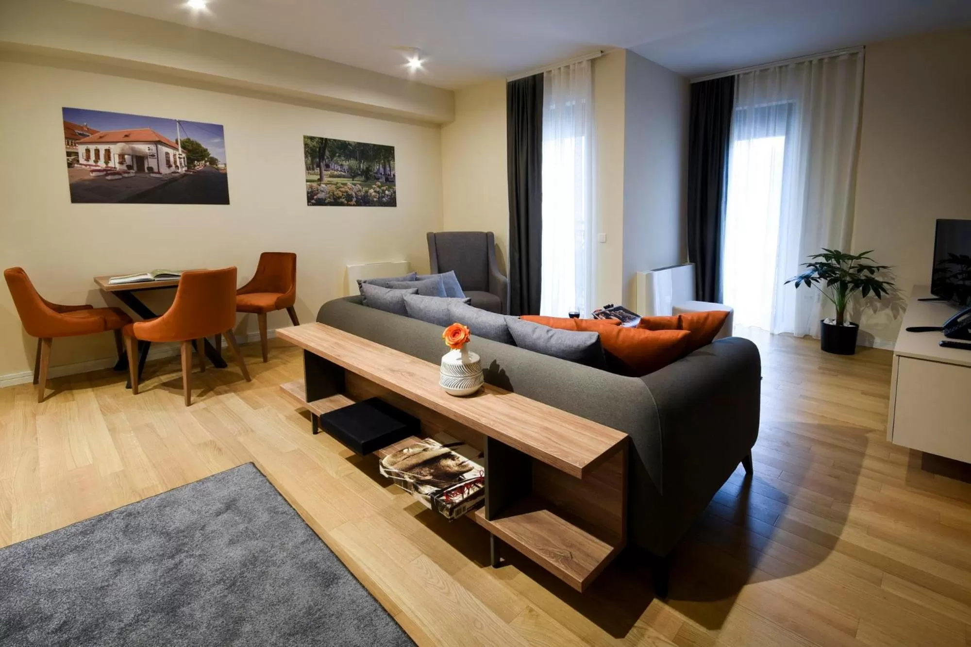 Living room, Lounge/Bar in Hotel LoRa