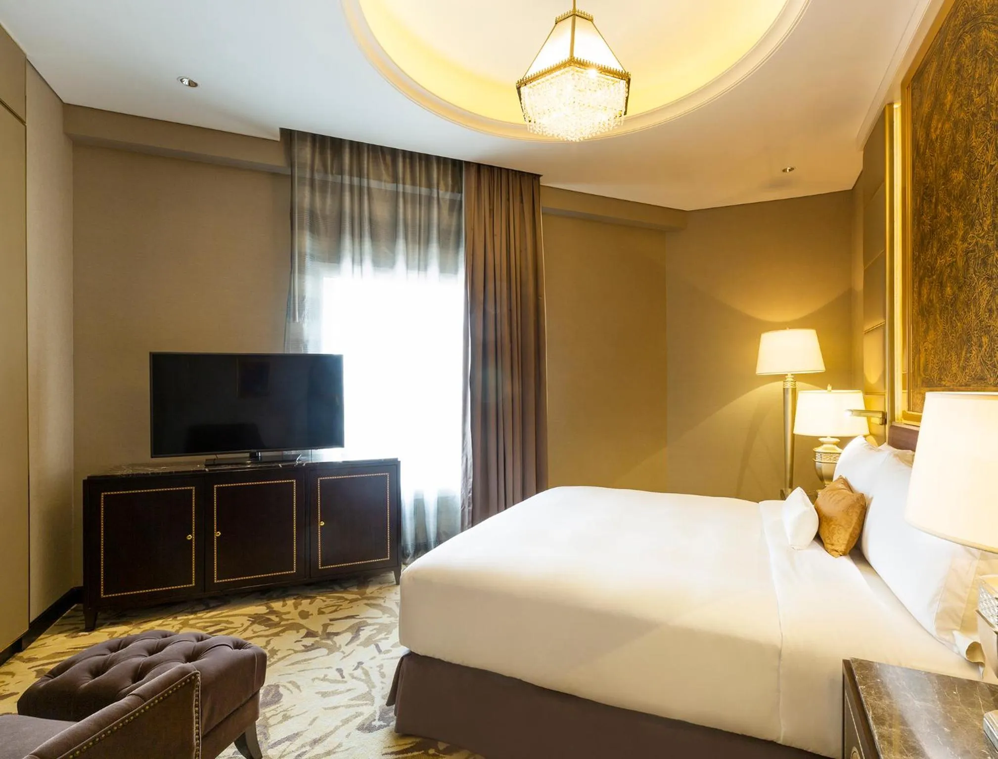 Bed in Ezdan Palace Hotel