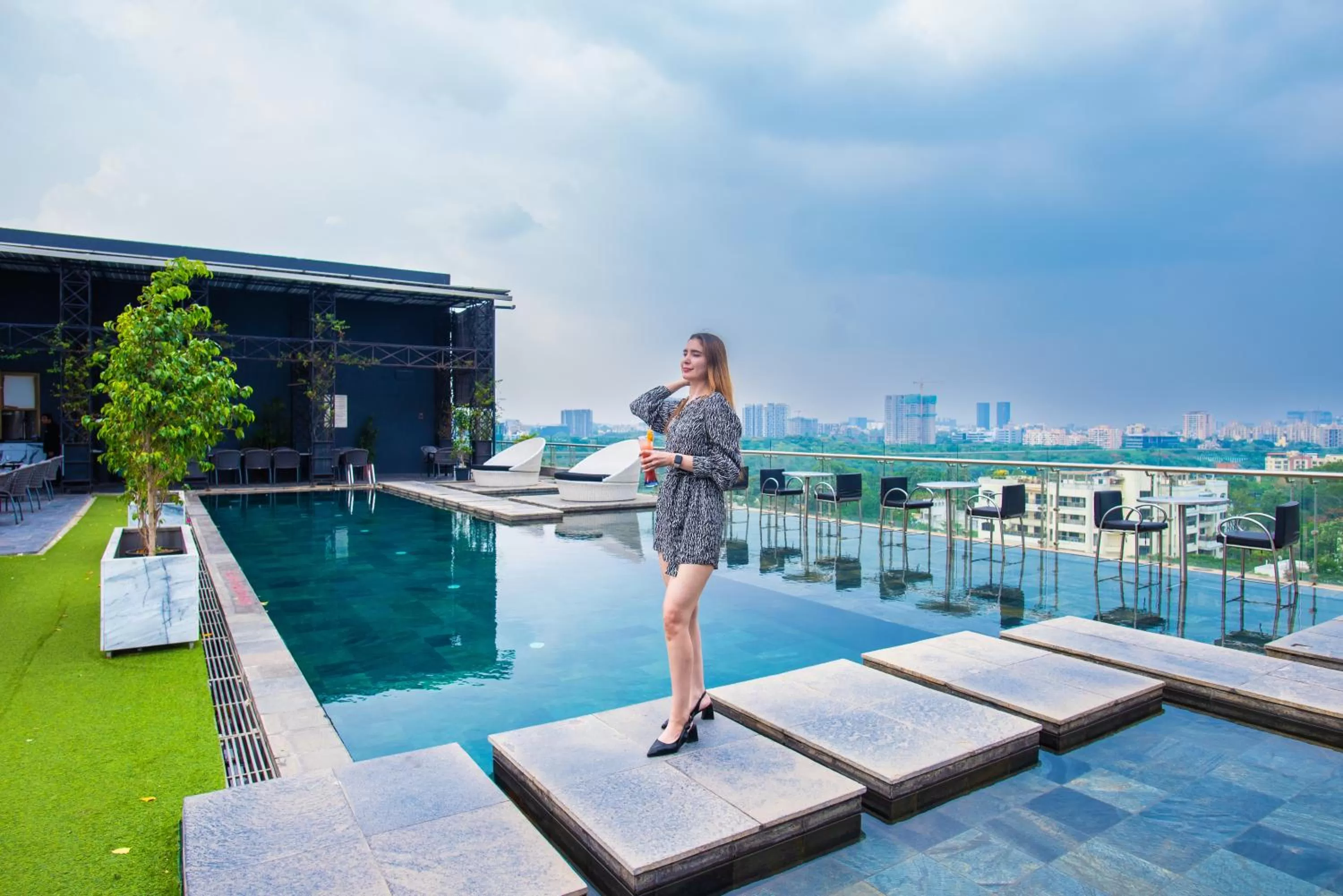 Restaurant/places to eat in O Hotel Pune