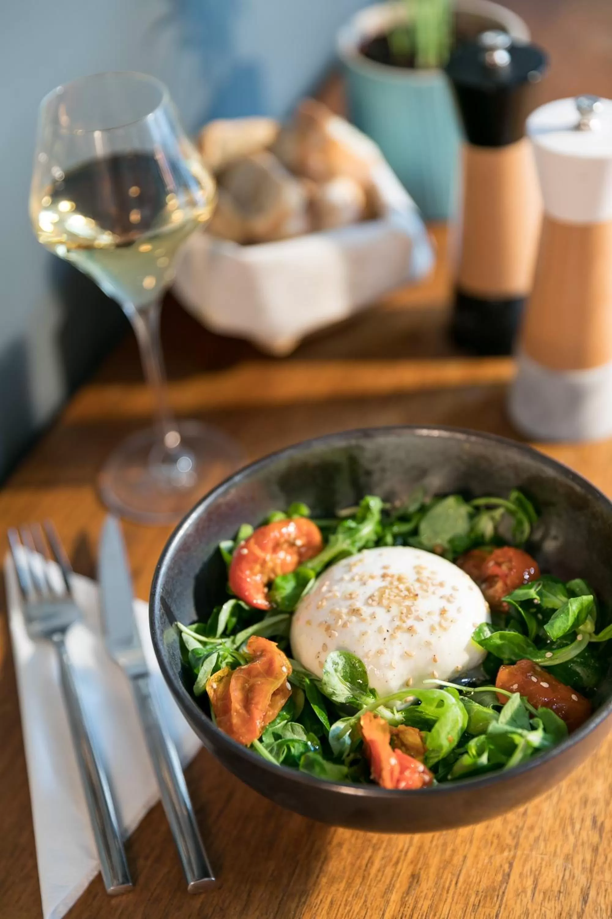 Lounge or bar in Hotel Kaijoo by HappyCulture