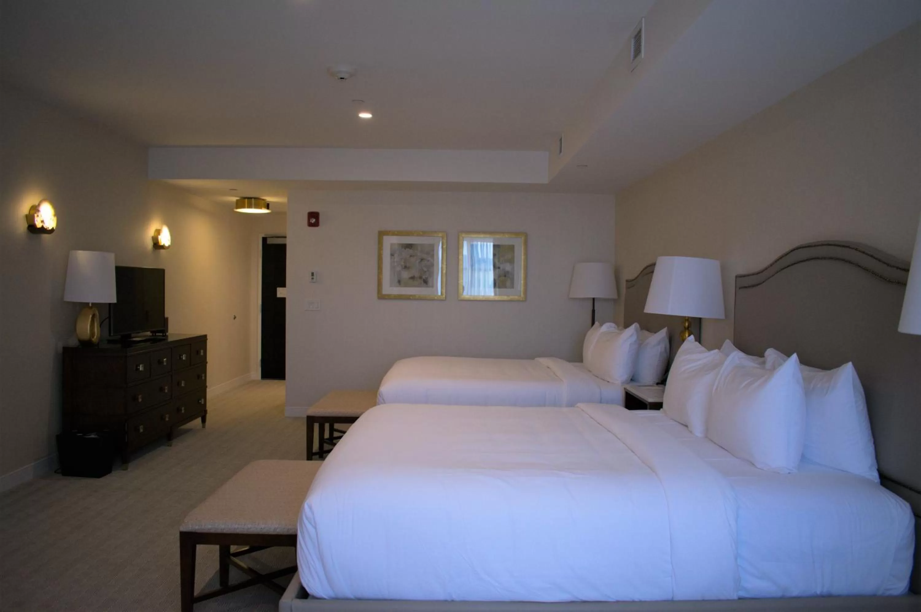 Bed in YO1 Longevity & Health Resorts, Catskills