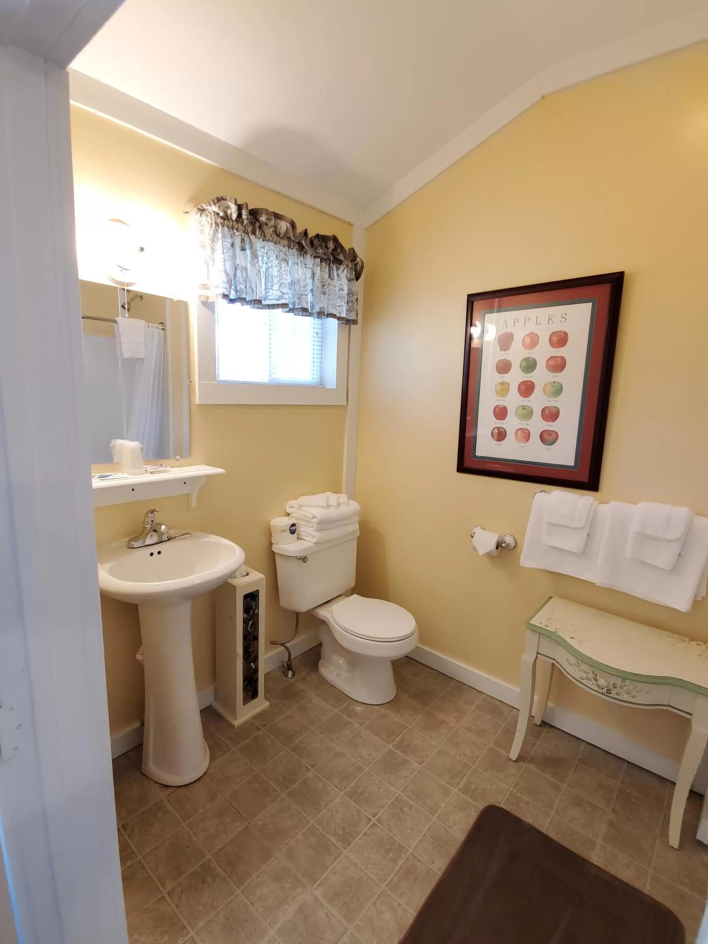 Toilet in Honor Motel