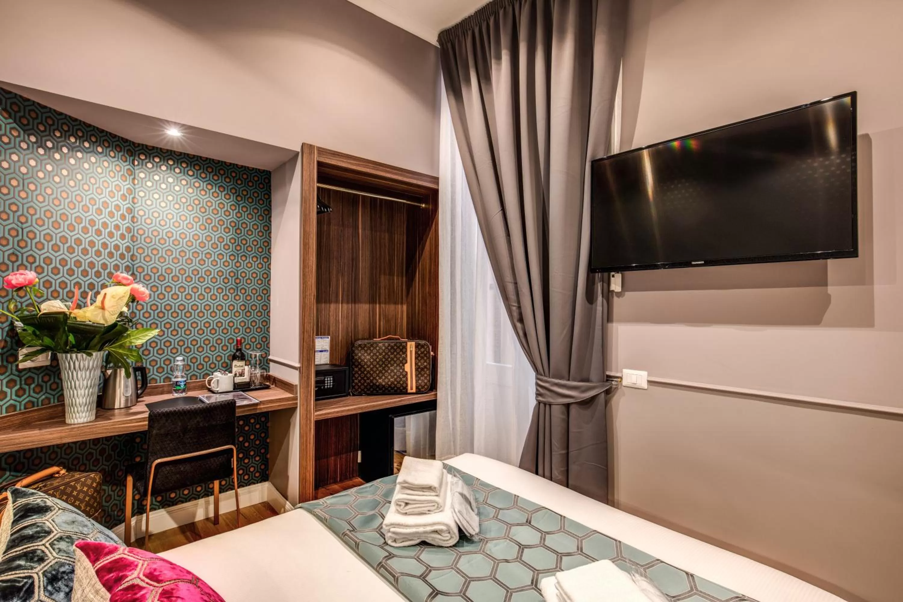 Bed in Tree Charme Parliament Boutique Hotel