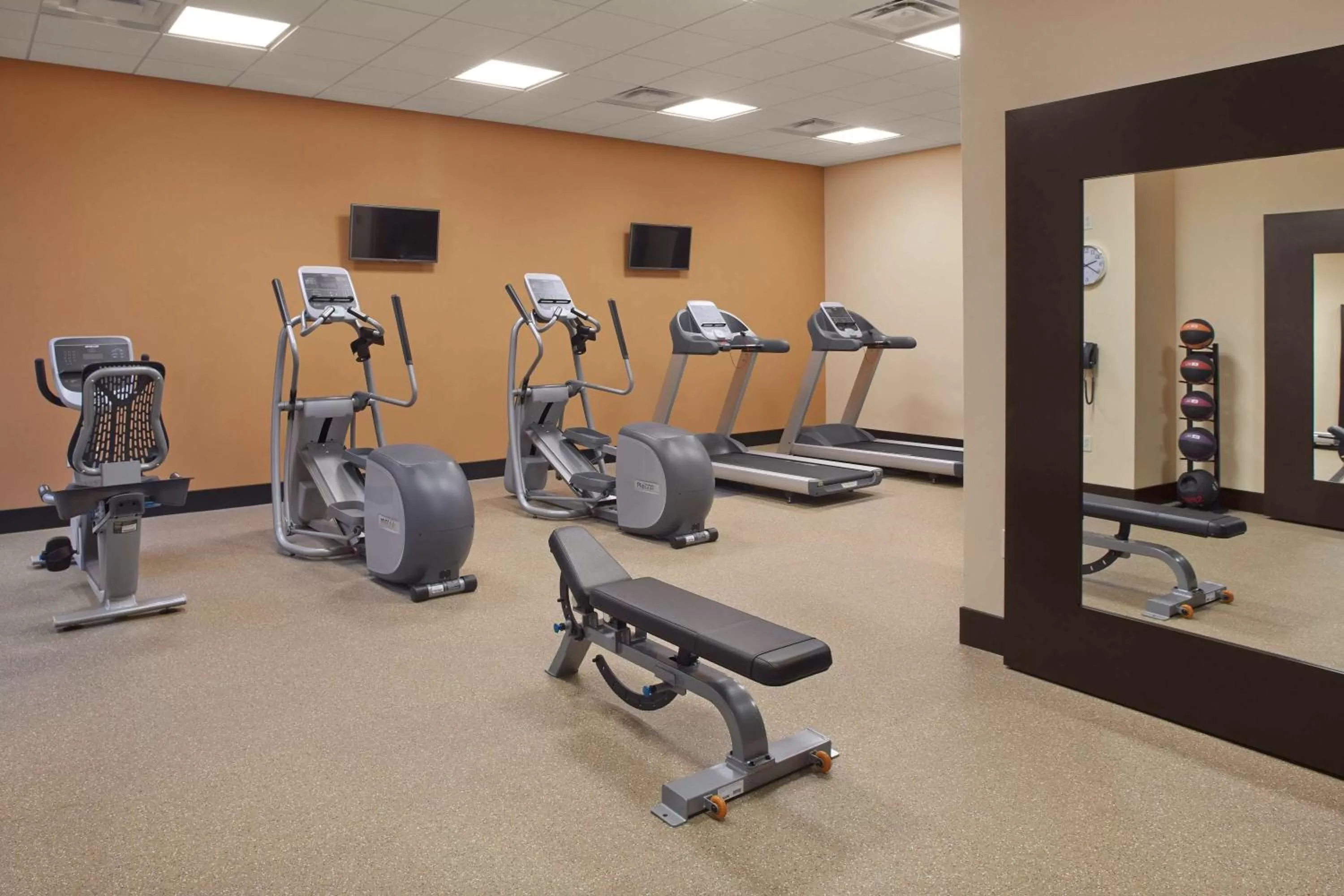 Fitness centre/facilities in Hilton Garden Inn Akron