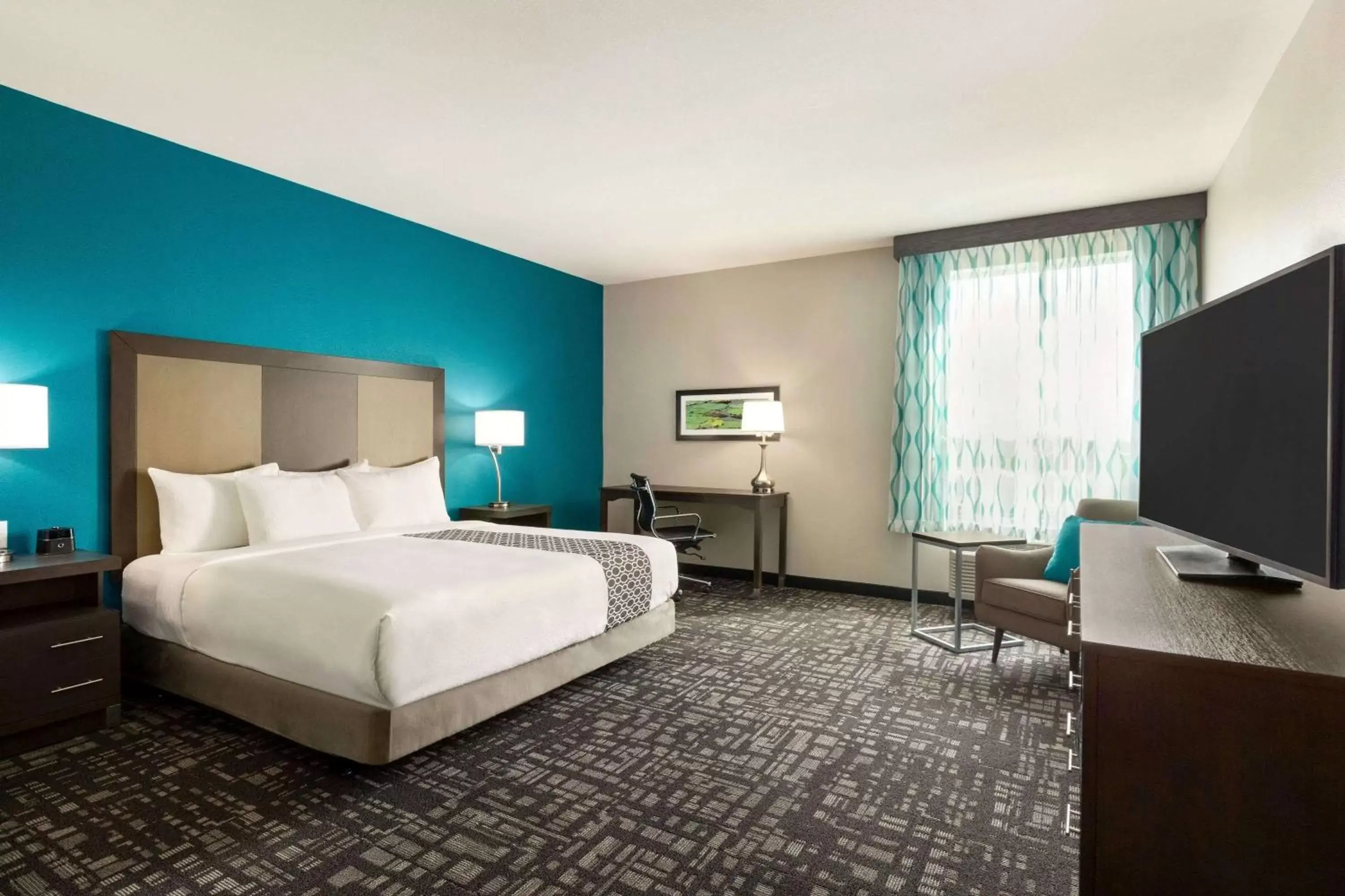 King Room with Mobility/Hearing Impaired Access - Non-Smoking in La Quinta by Wyndham Gainesville King Room with Mobility/Hearing Impaired Access - Non-Smoking in La Quinta by Wyndham Gainesville