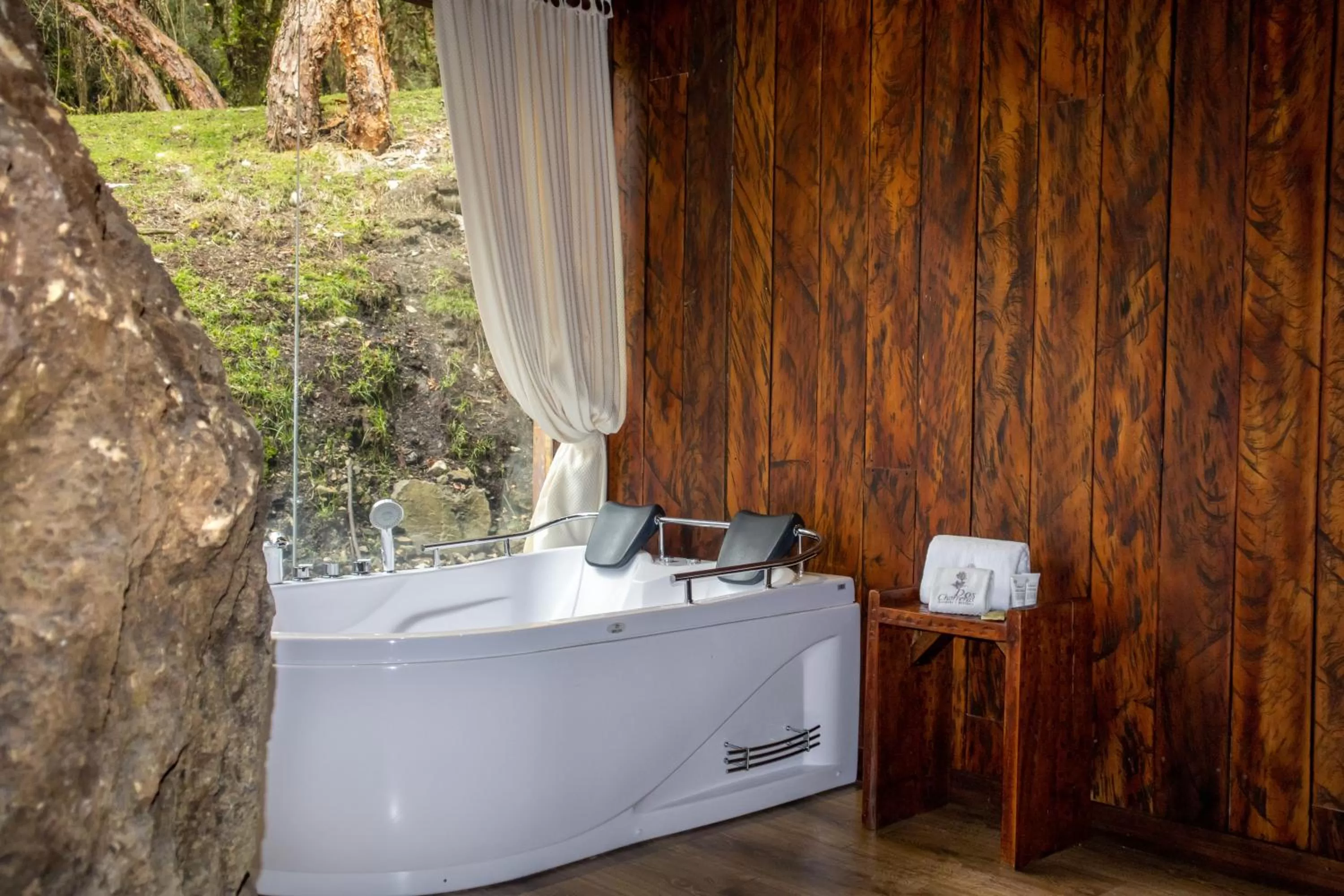 Hot Tub, Bathroom in Hacienda Hostería Dos Chorreras