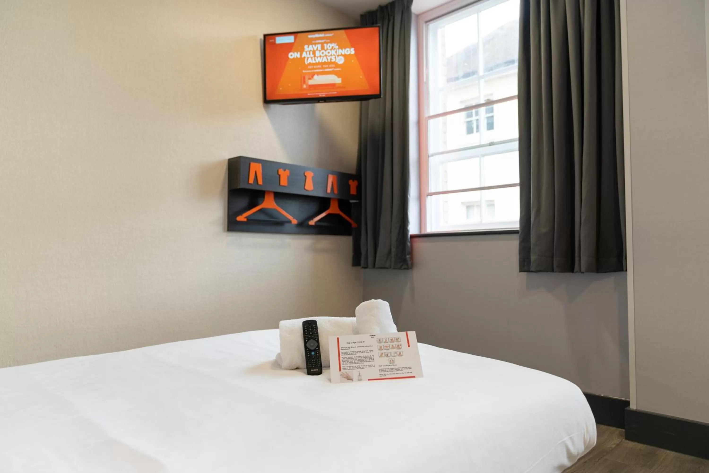 Bedroom, Bed in easyHotel Ipswich