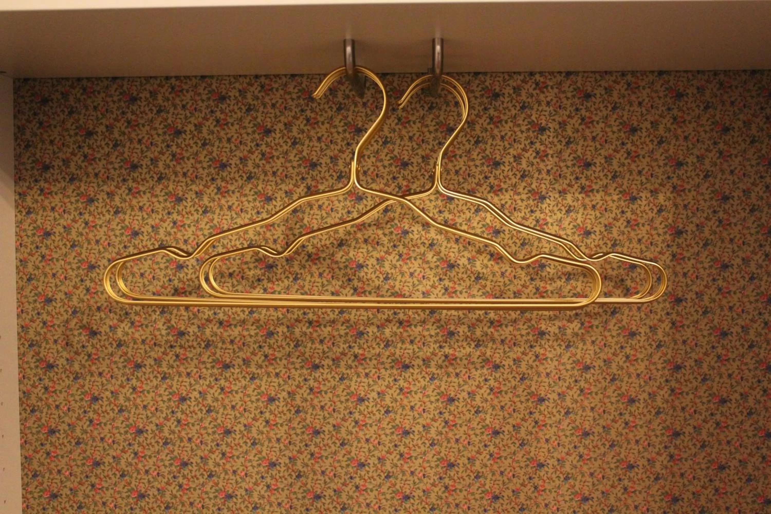 wardrobe, Bed in RealPartenope B&B 284