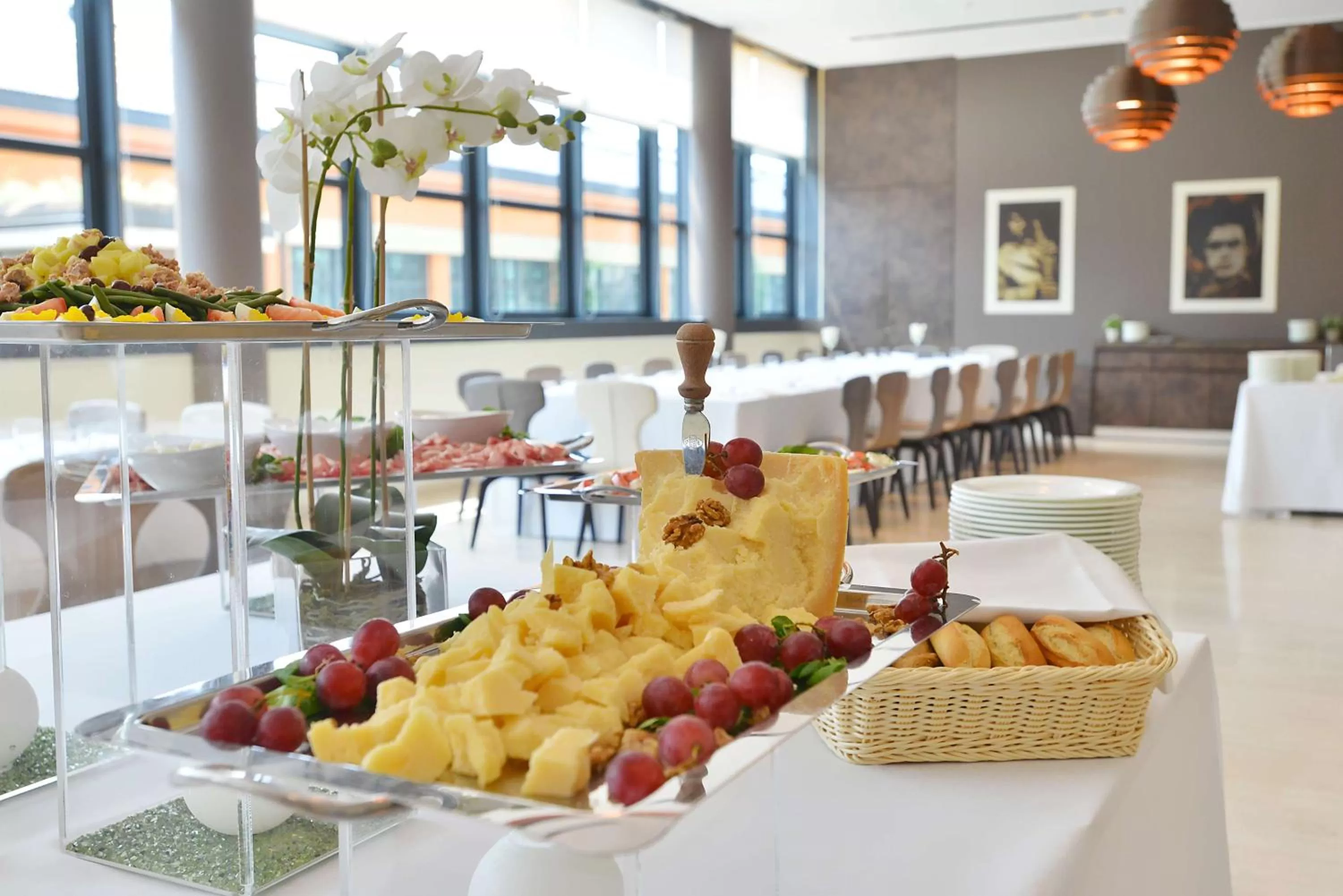 Restaurant/places to eat in Hilton Garden Inn Milan North
