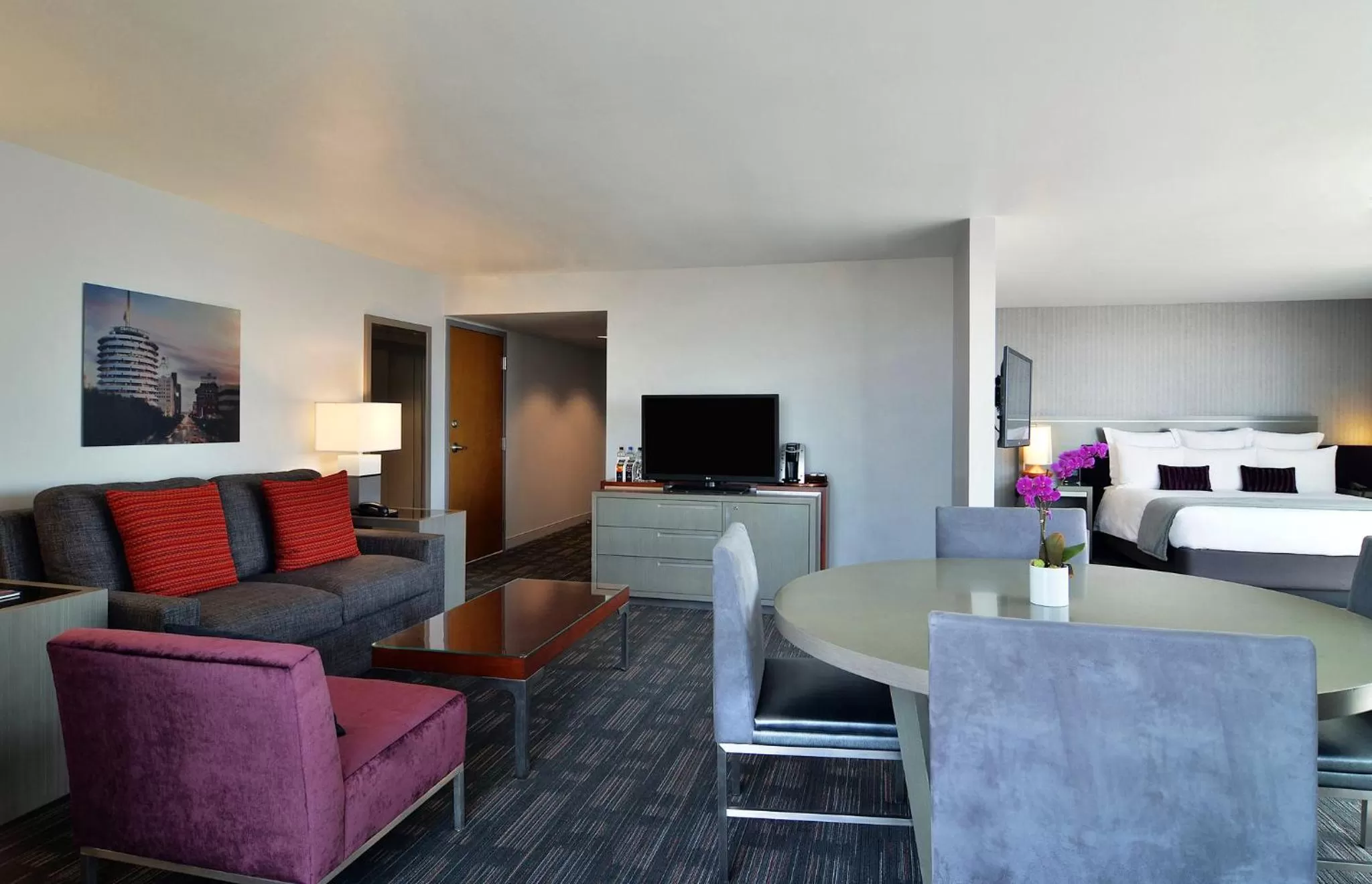 Photo of the whole room in Loews Hollywood Hotel