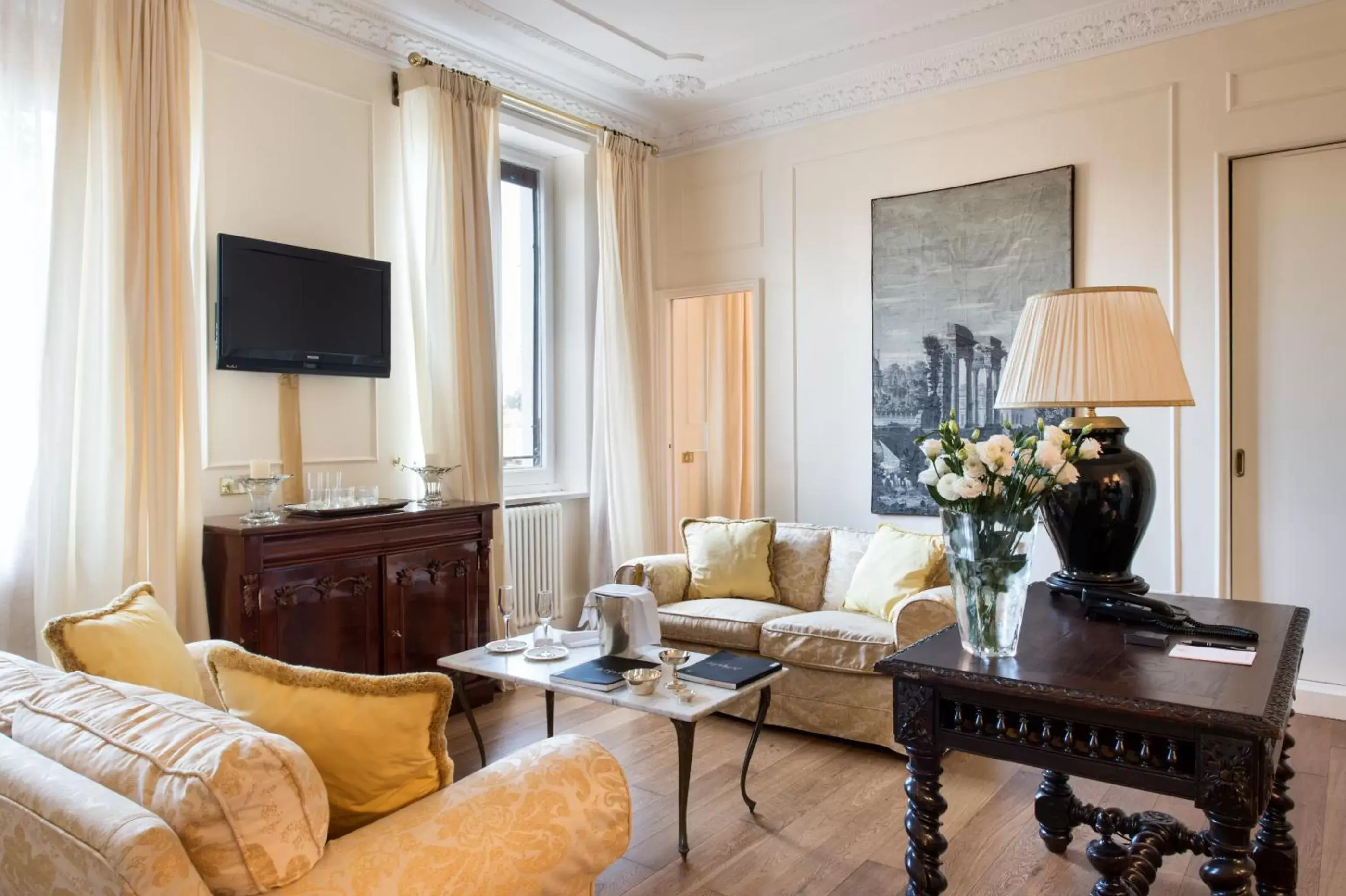 Executive Suite in Grand Hotel Plaza Executive Suite in Grand Hotel Plaza