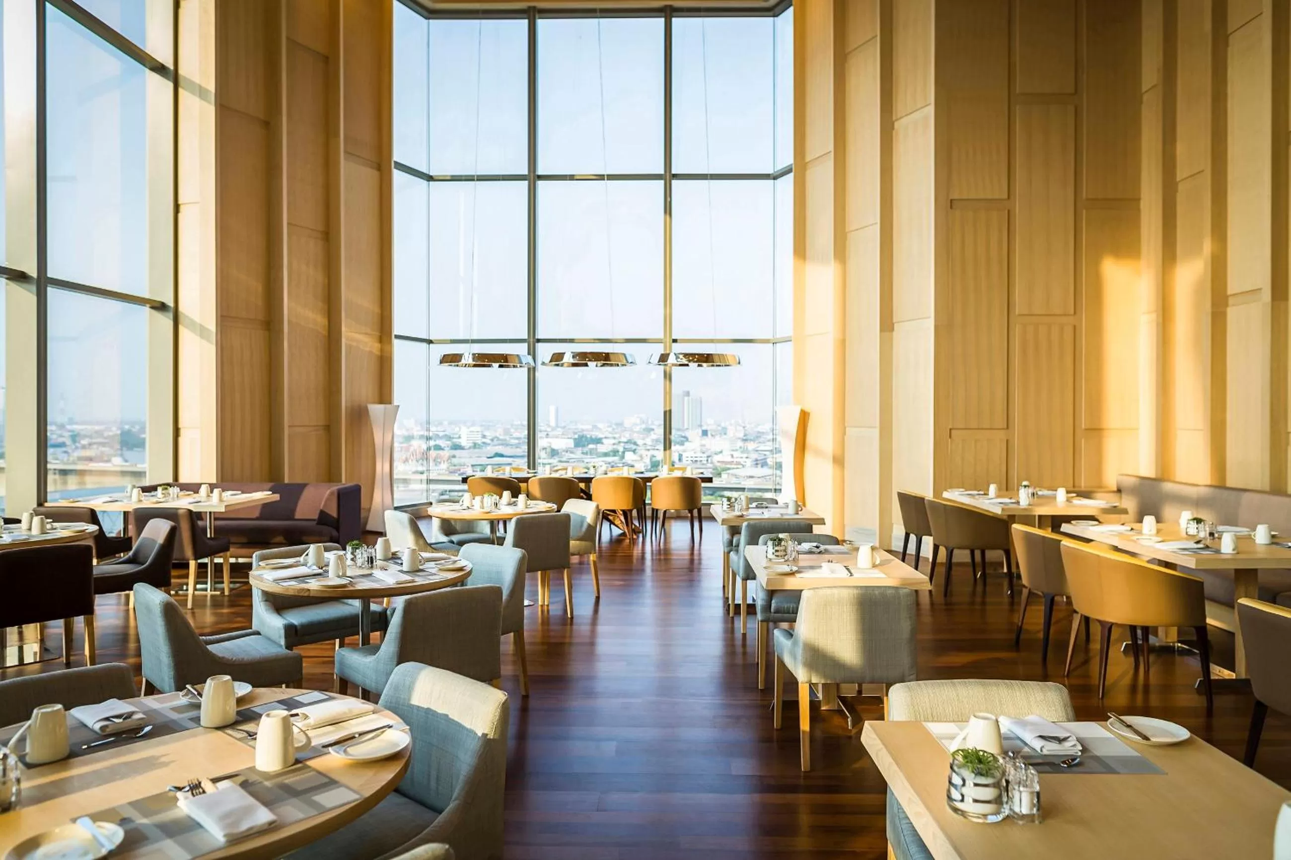 Restaurant/places to eat in Avani Plus Riverside Bangkok Hotel