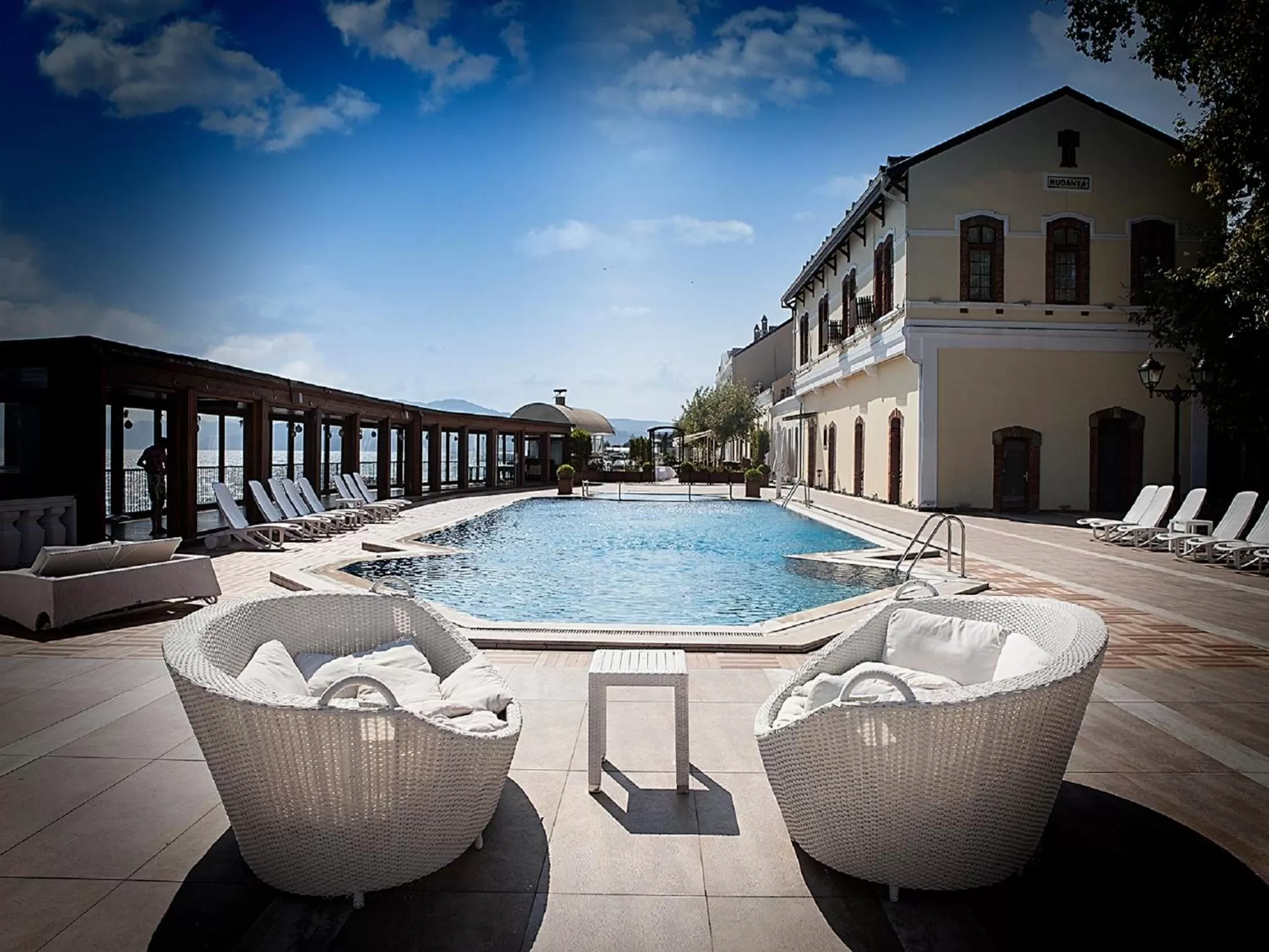 Day in Montania Special Class Hotel