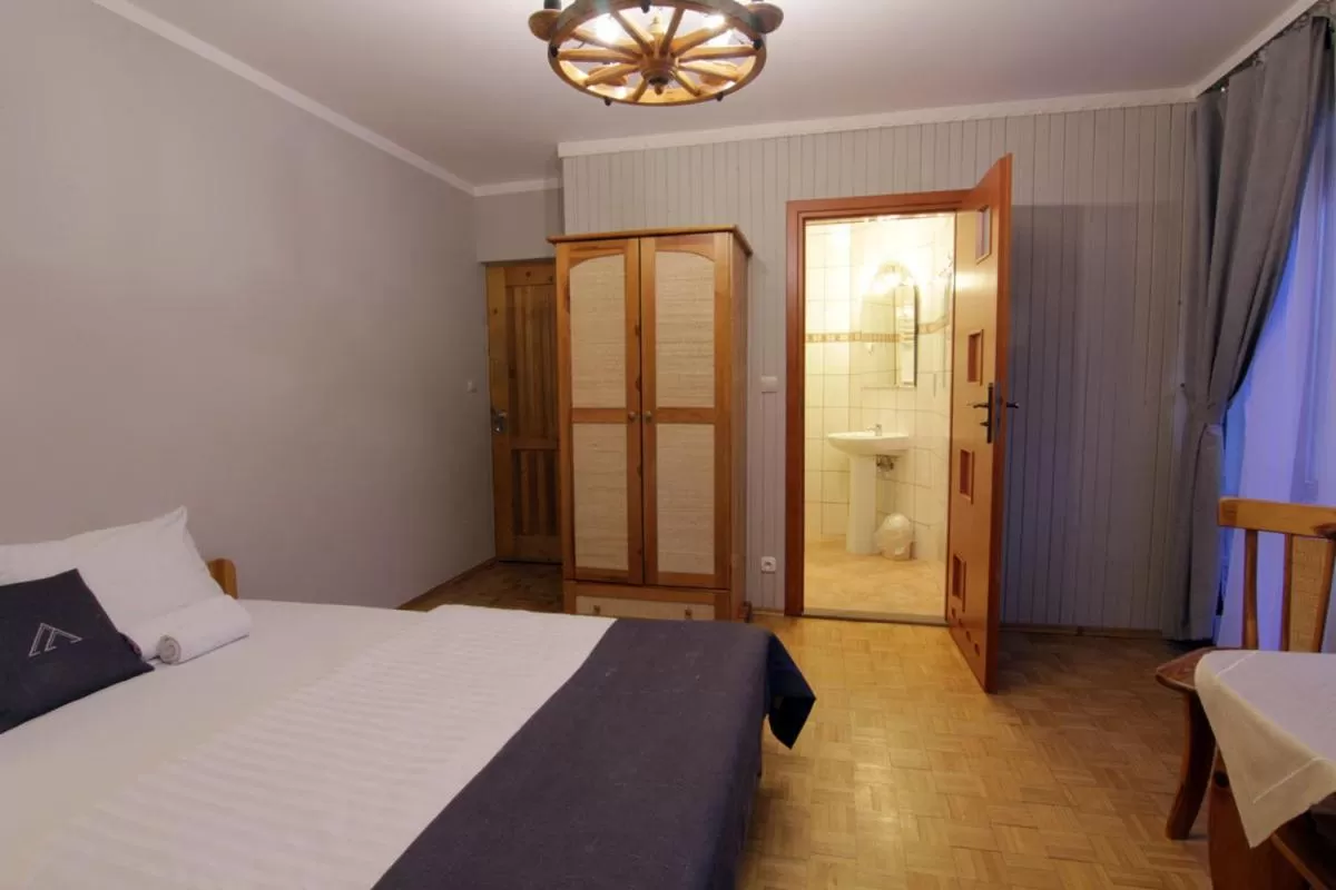 Bedroom, Bed in POKOJE GOŚCINNE WILCZNIK 12