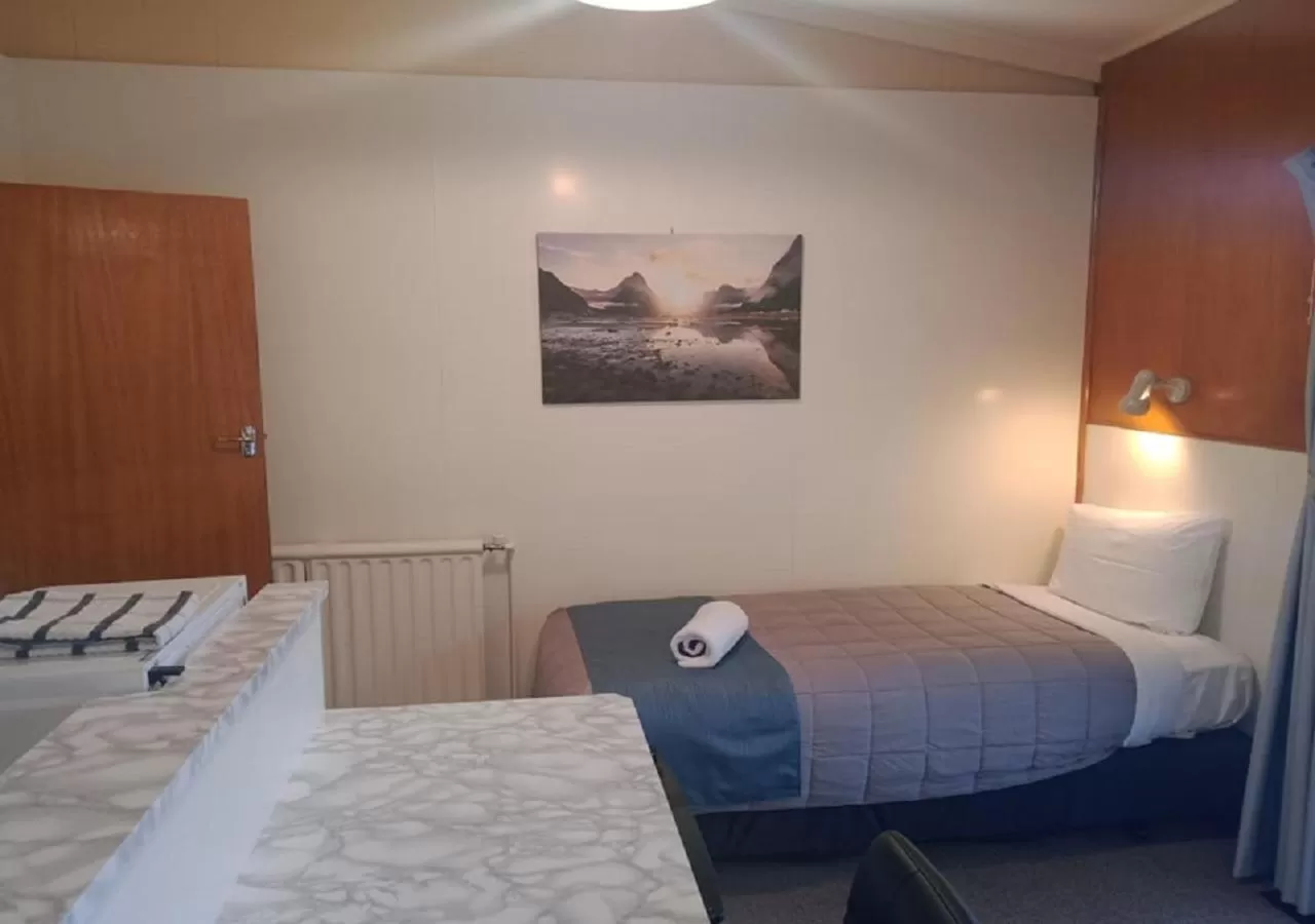 Bed in Alpine View Motel