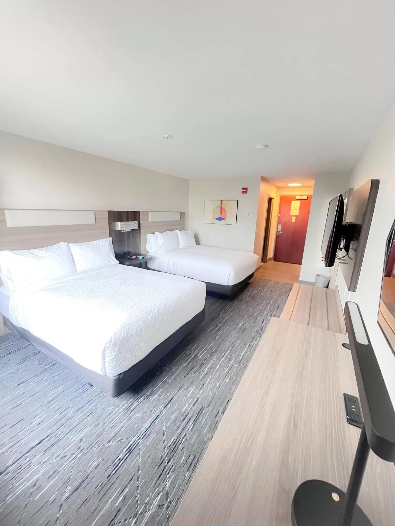Photo of the whole room, Bed in Holiday Inn Express Federal Way - Seattle South, an IHG Hotel