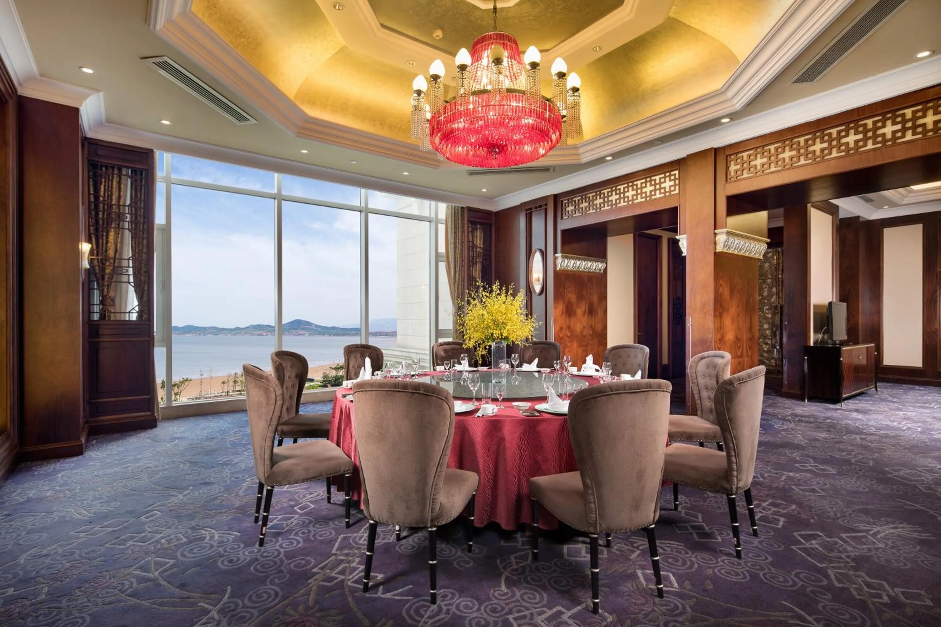 Restaurant/places to eat in Crowne Plaza Ocean Spring Resort by IHG